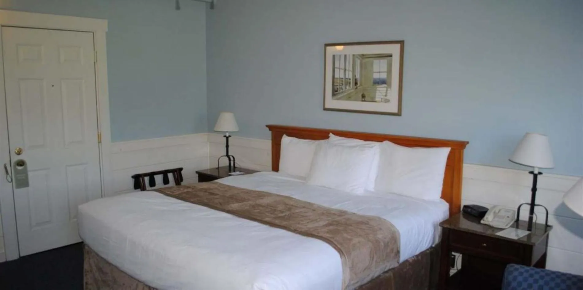 Bed in Sebasco Harbor Resort & Golf Club