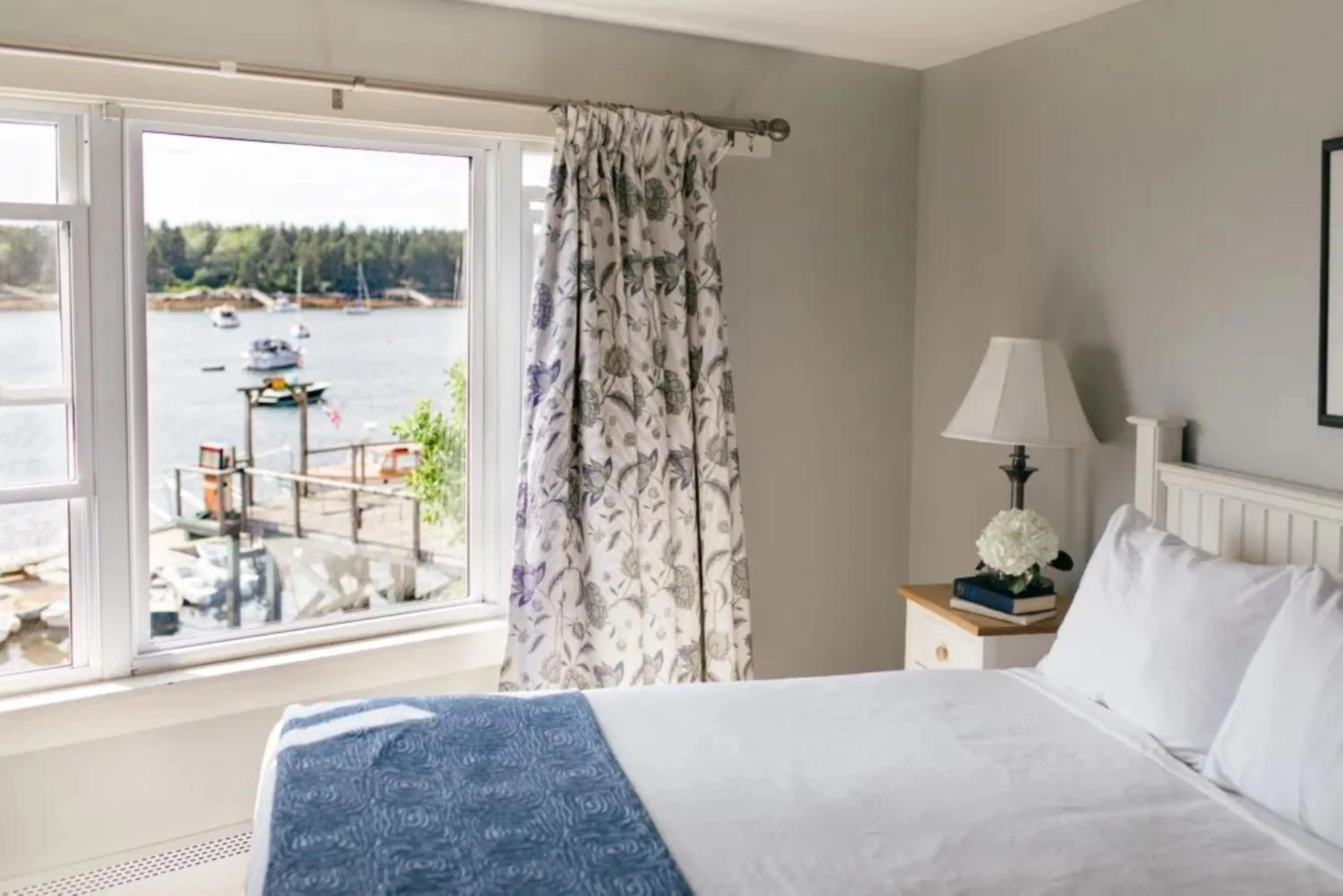 Bed in Sebasco Harbor Resort & Golf Club