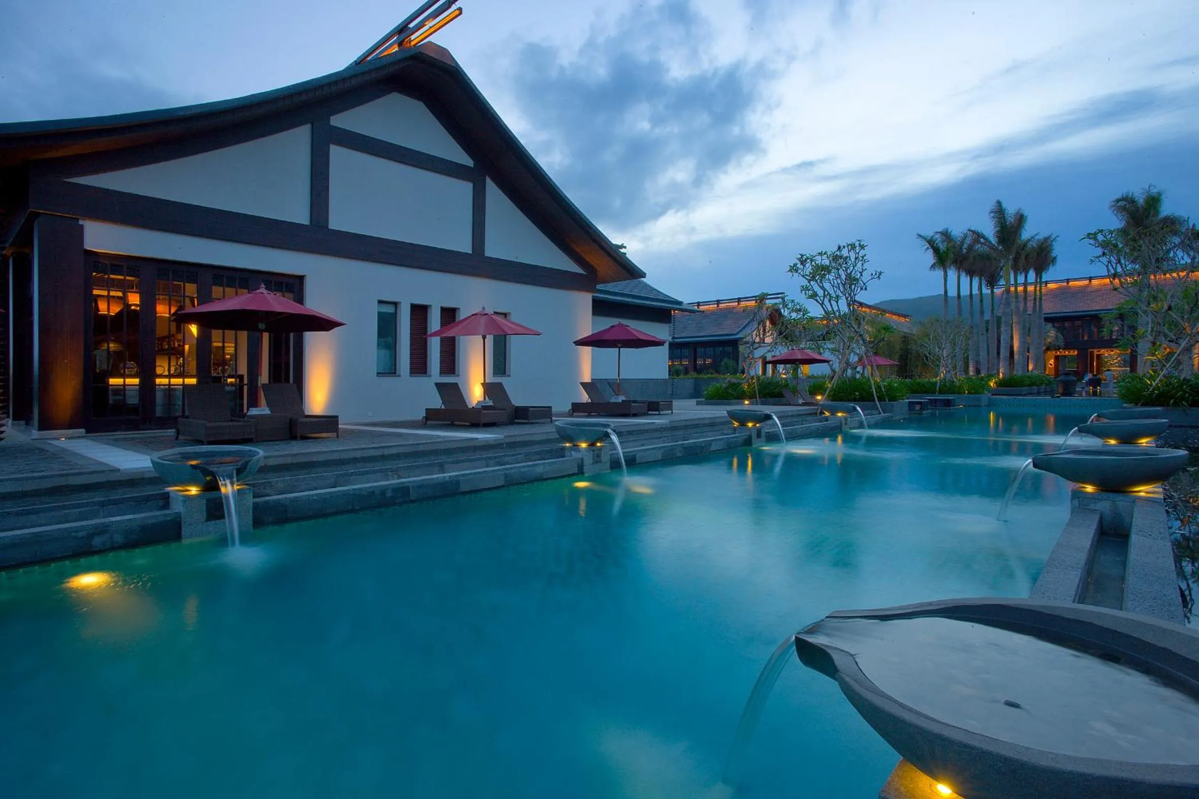 Swimming pool in Narada Resort & Spa Perfume Bay Sanya