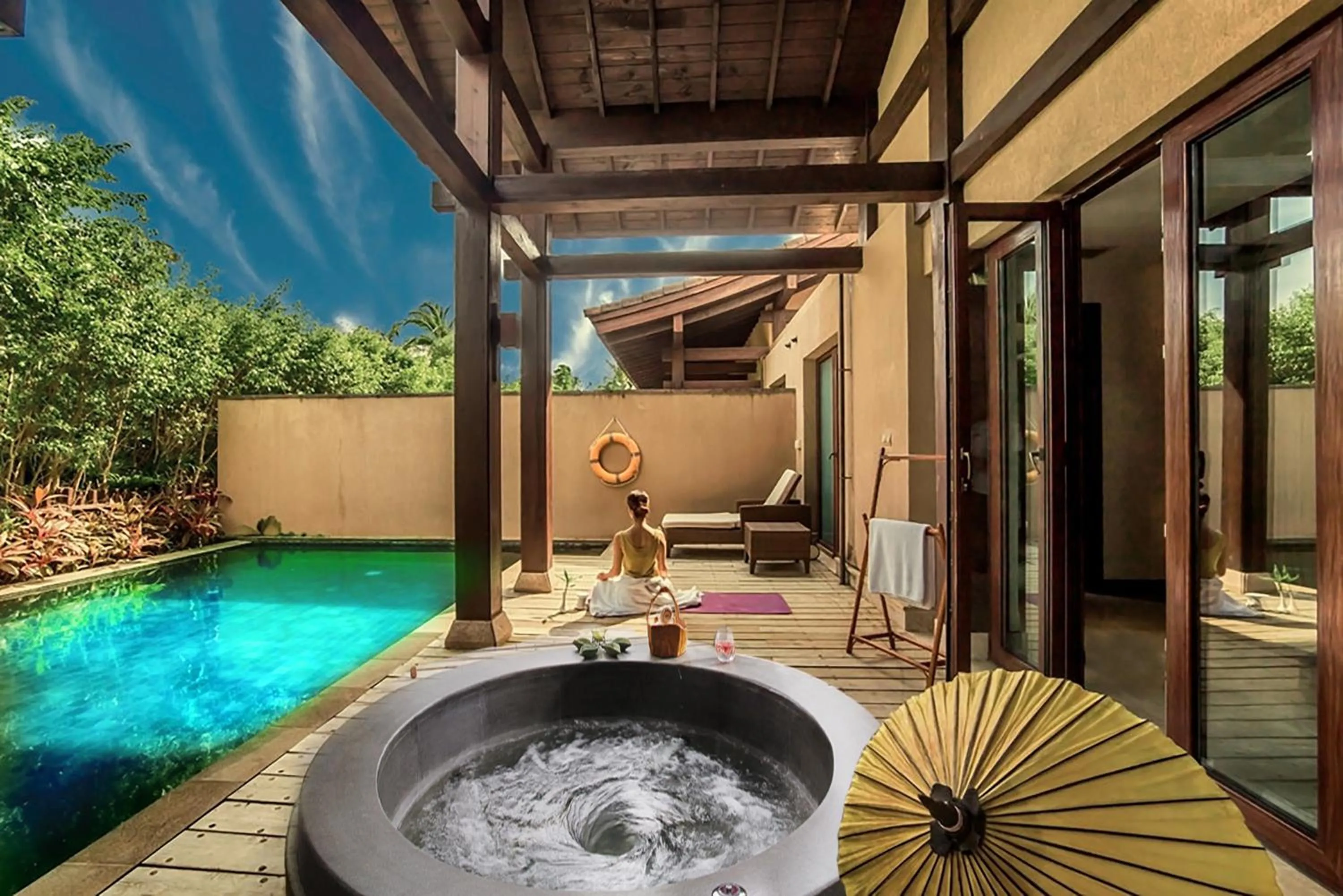 Swimming pool in Narada Resort & Spa Perfume Bay Sanya