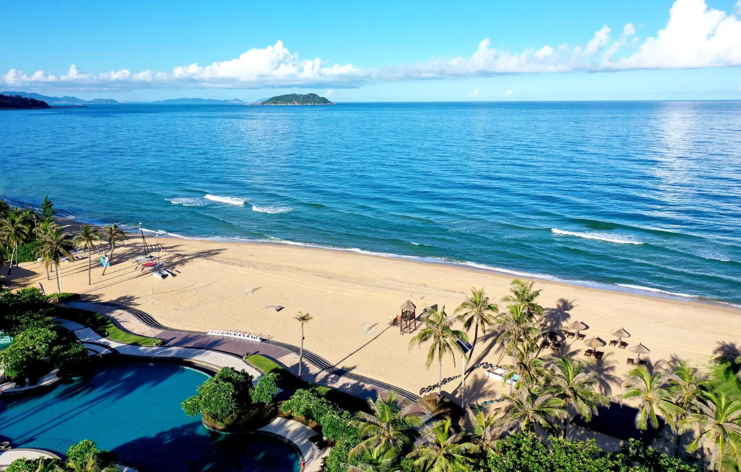 Property building in Narada Resort & Spa Perfume Bay Sanya