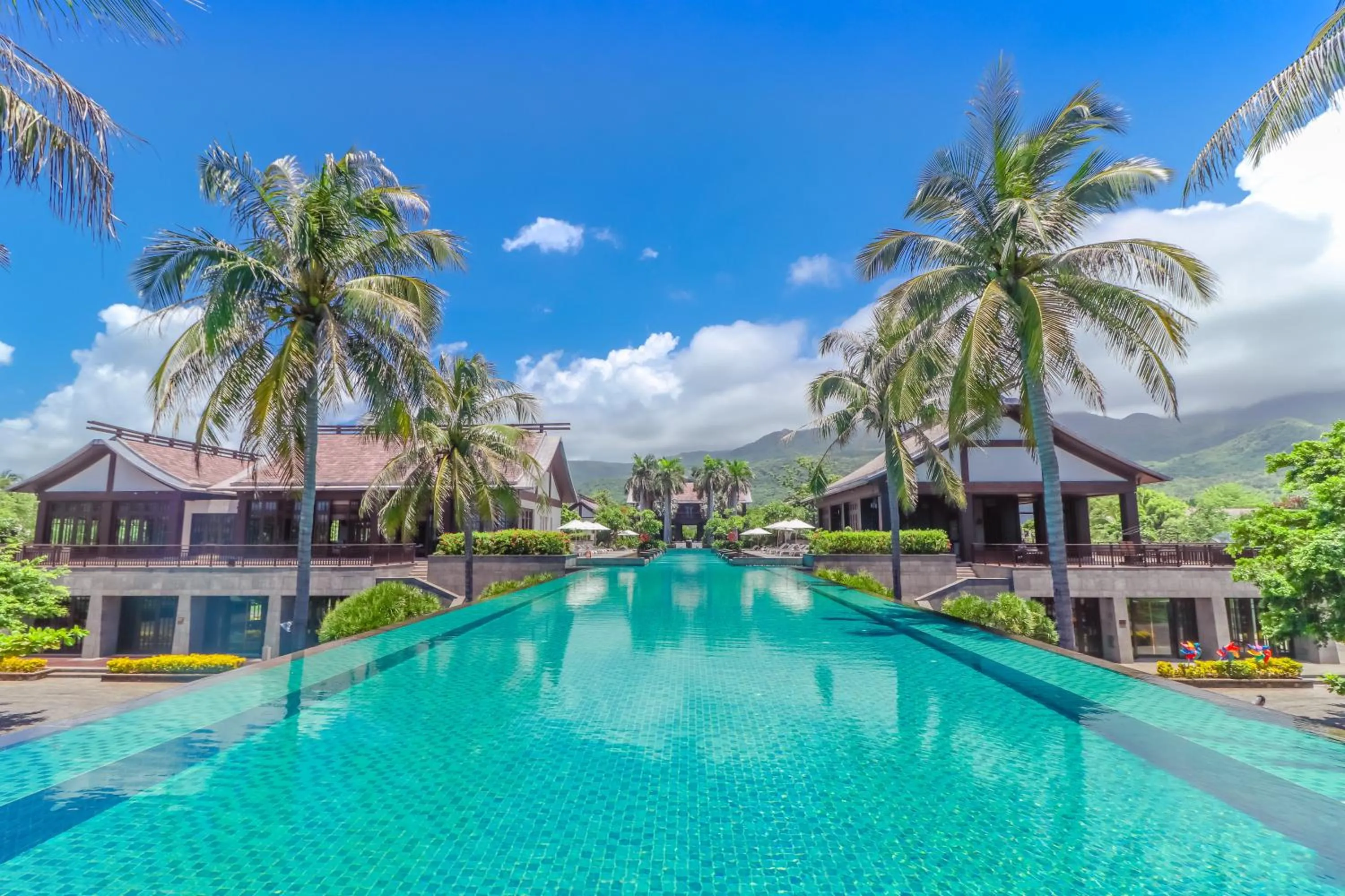 Swimming pool in Narada Resort & Spa Perfume Bay Sanya