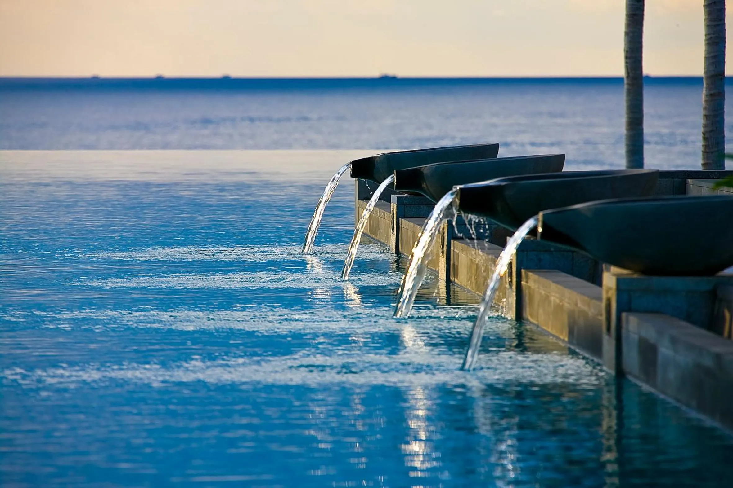 Swimming pool in Narada Resort & Spa Perfume Bay Sanya
