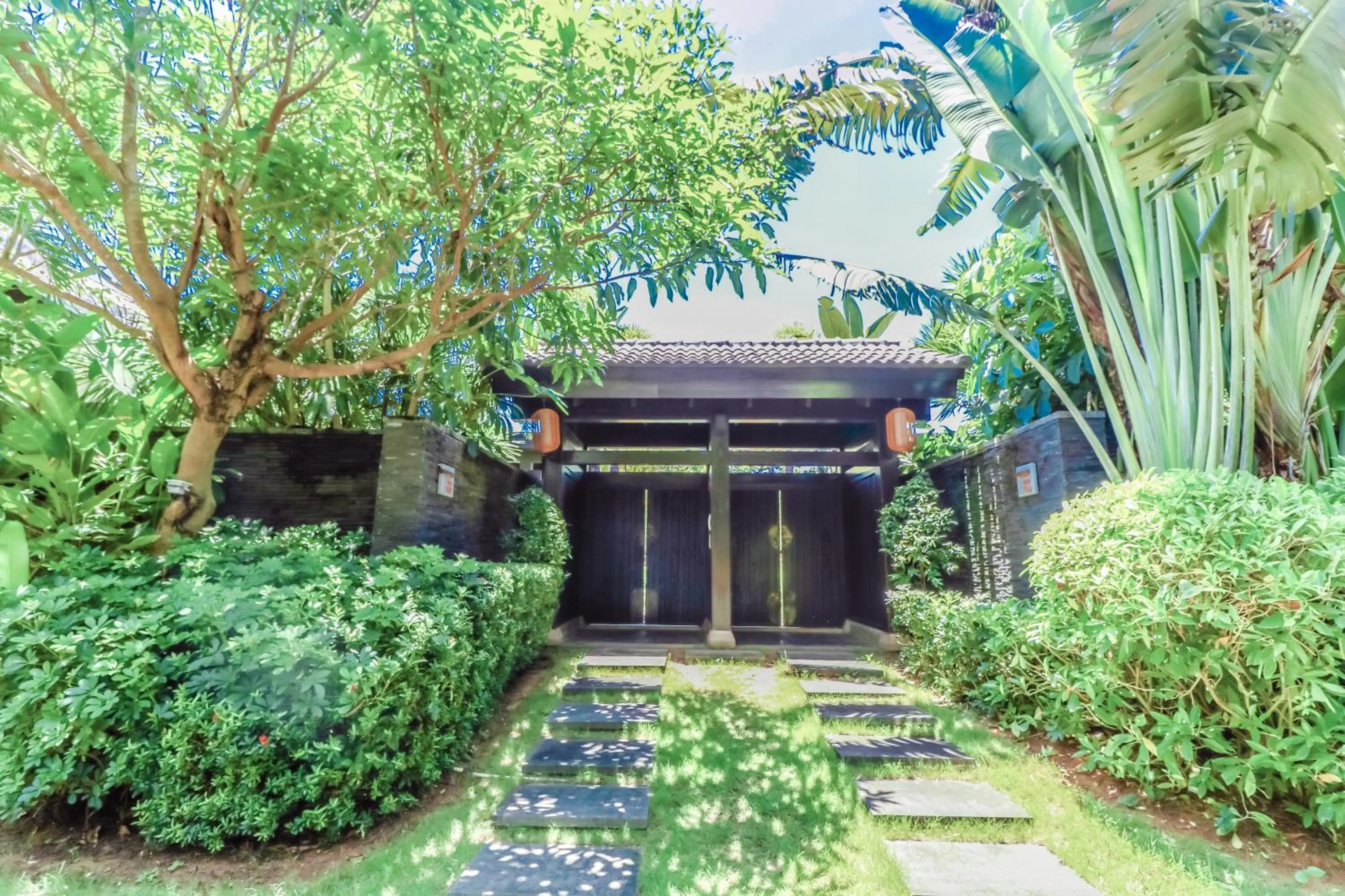 Property building in Narada Resort & Spa Perfume Bay Sanya