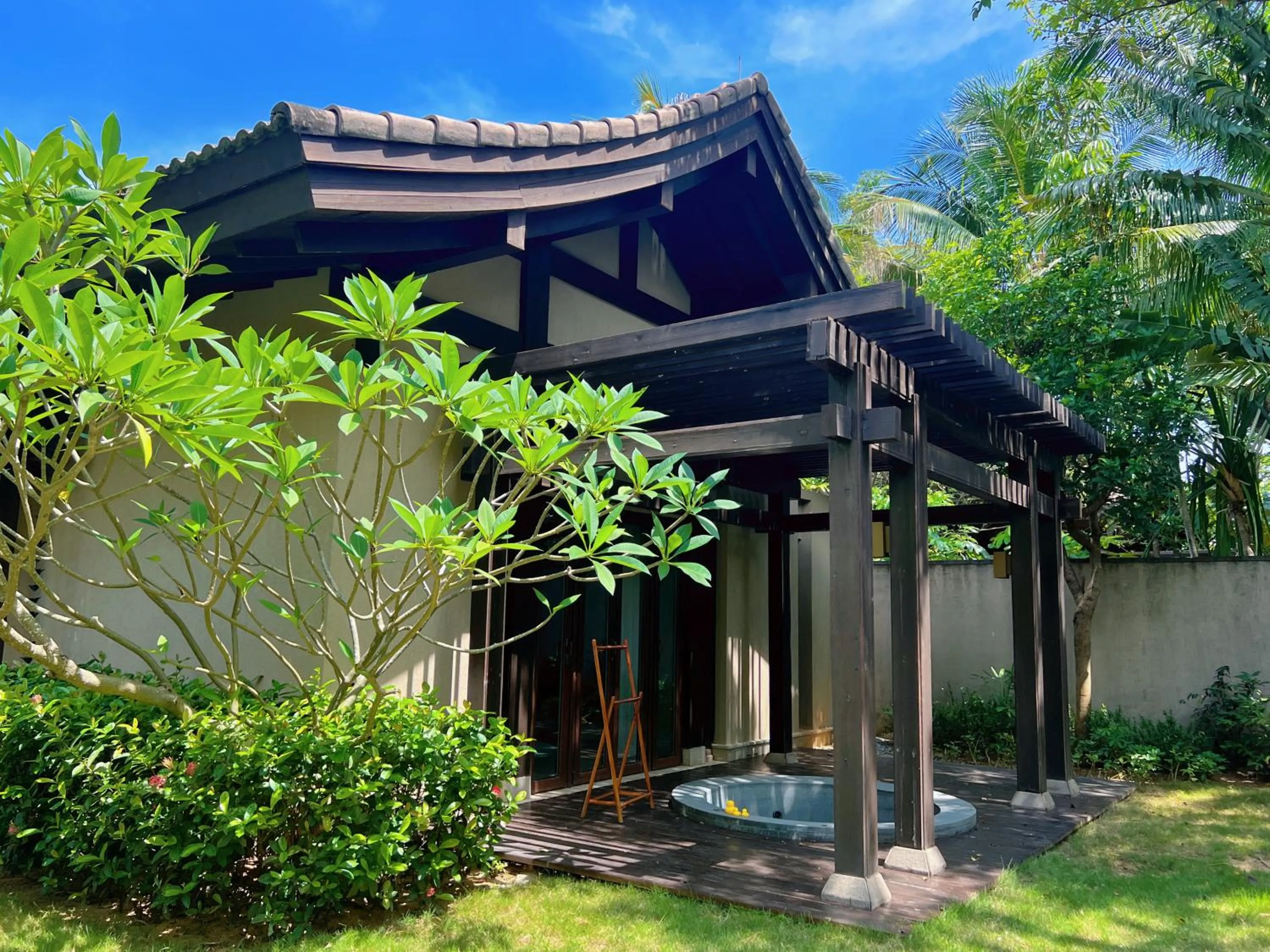 Garden in Narada Resort & Spa Perfume Bay Sanya