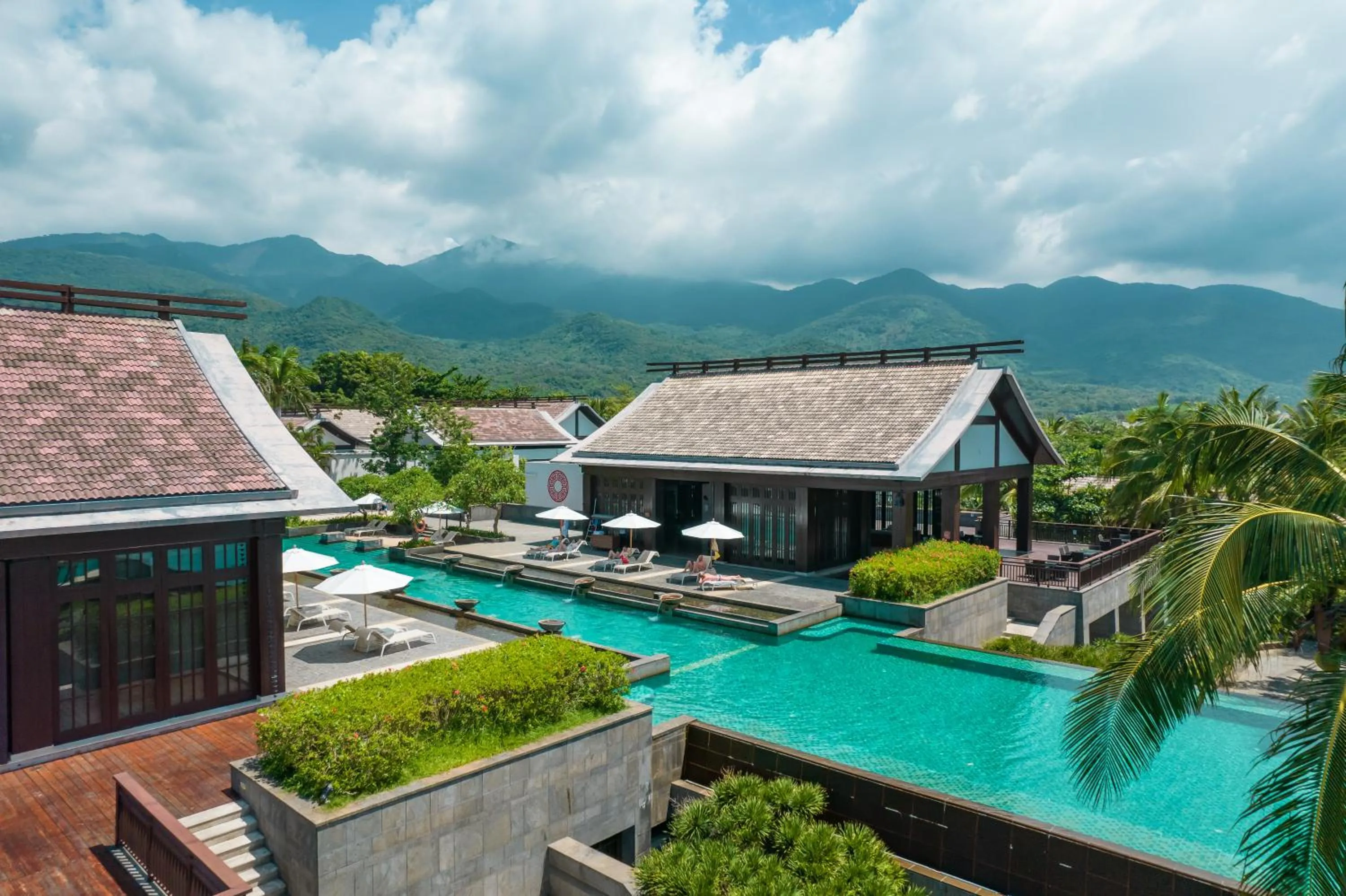 Property building in Narada Resort & Spa Perfume Bay Sanya