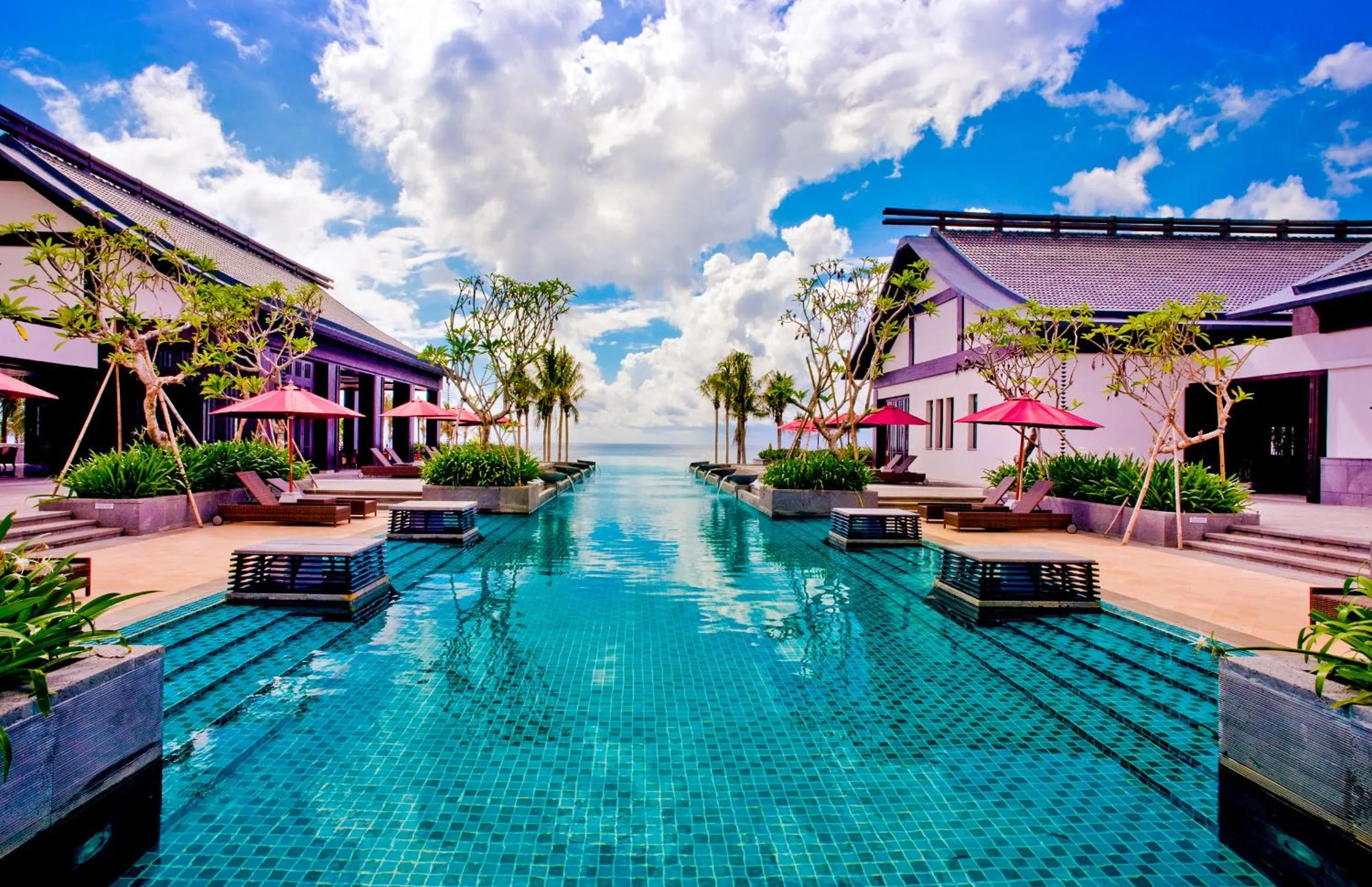 Property building in Narada Resort & Spa Perfume Bay Sanya