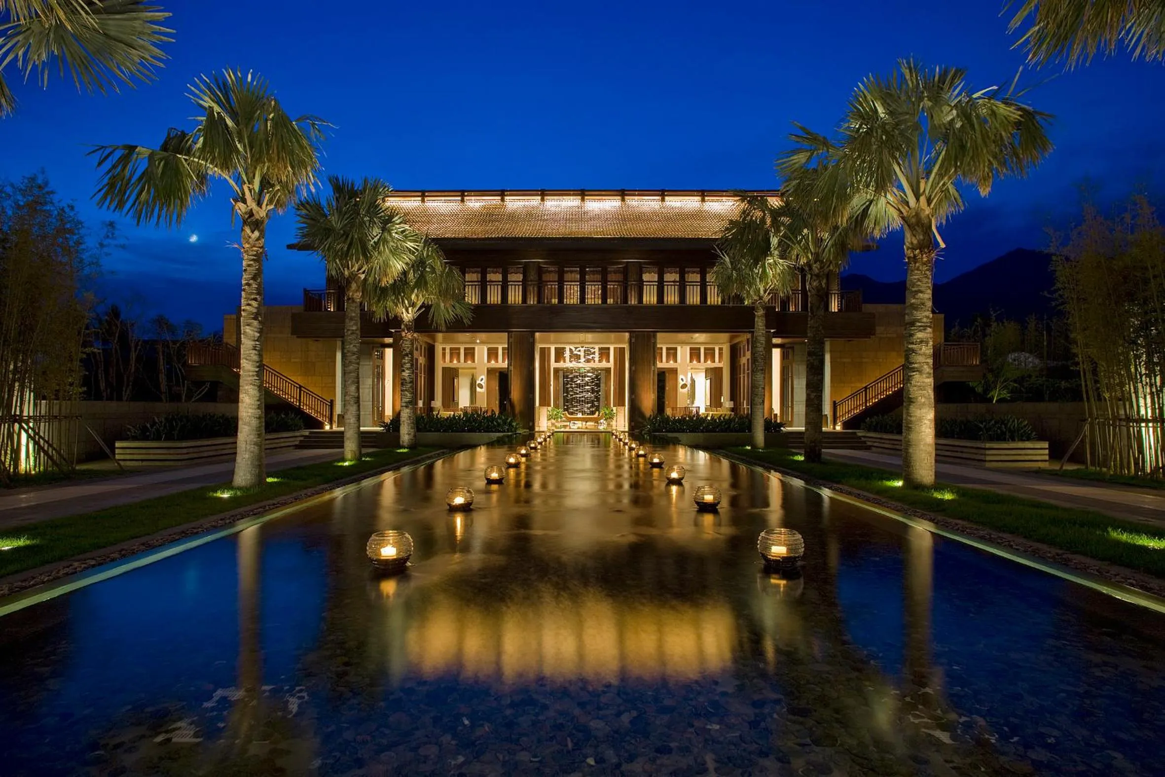 Swimming pool in Narada Resort & Spa Perfume Bay Sanya