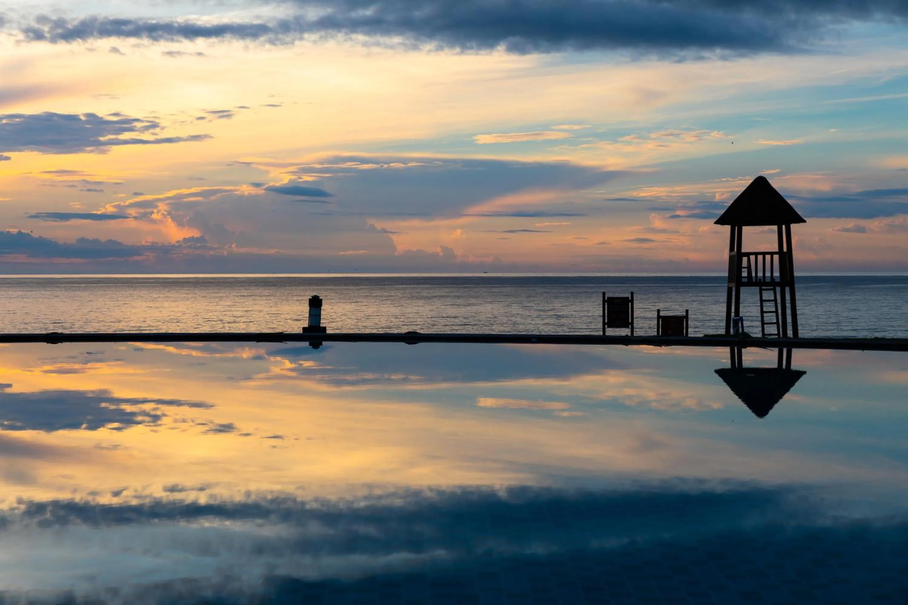 Beach in Narada Resort & Spa Perfume Bay Sanya