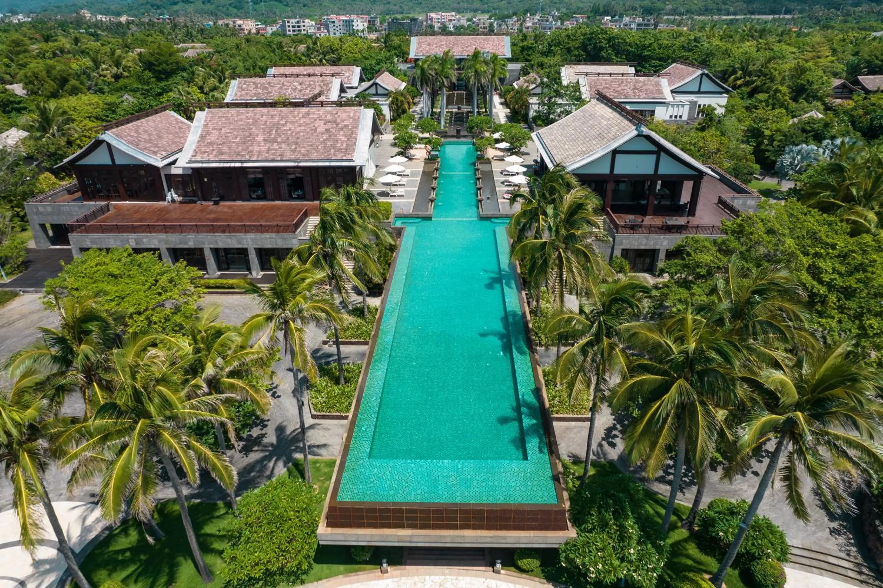 Swimming pool in Narada Resort & Spa Perfume Bay Sanya