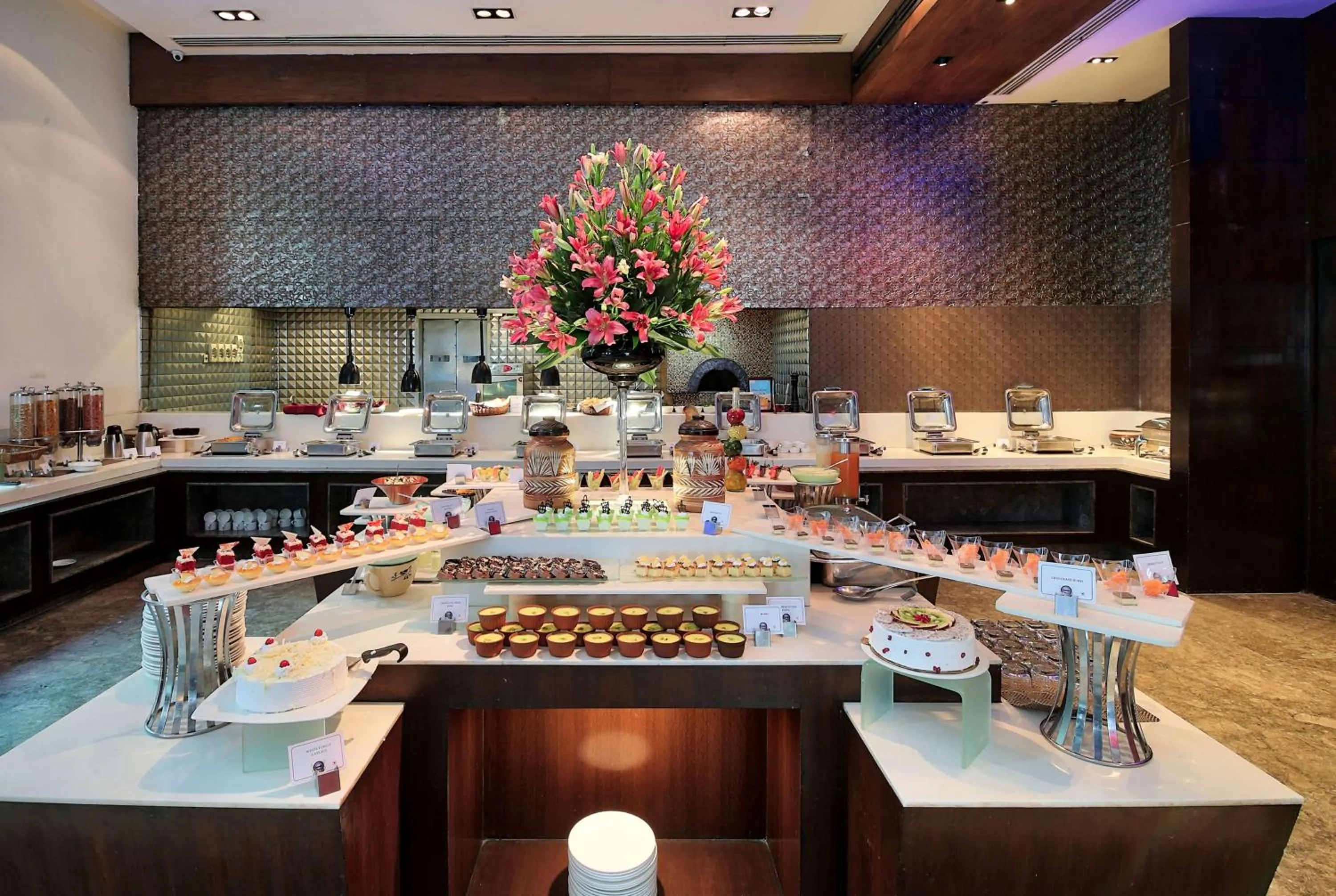 Restaurant/places to eat in Ramada Gurgaon Central