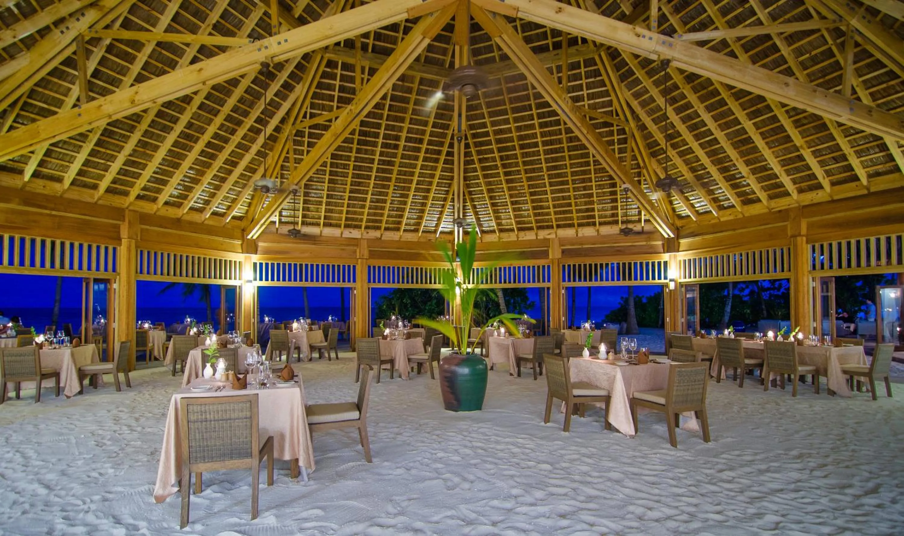 Restaurant/places to eat in V Villas Maldives at Mirihi - MGallery Collection