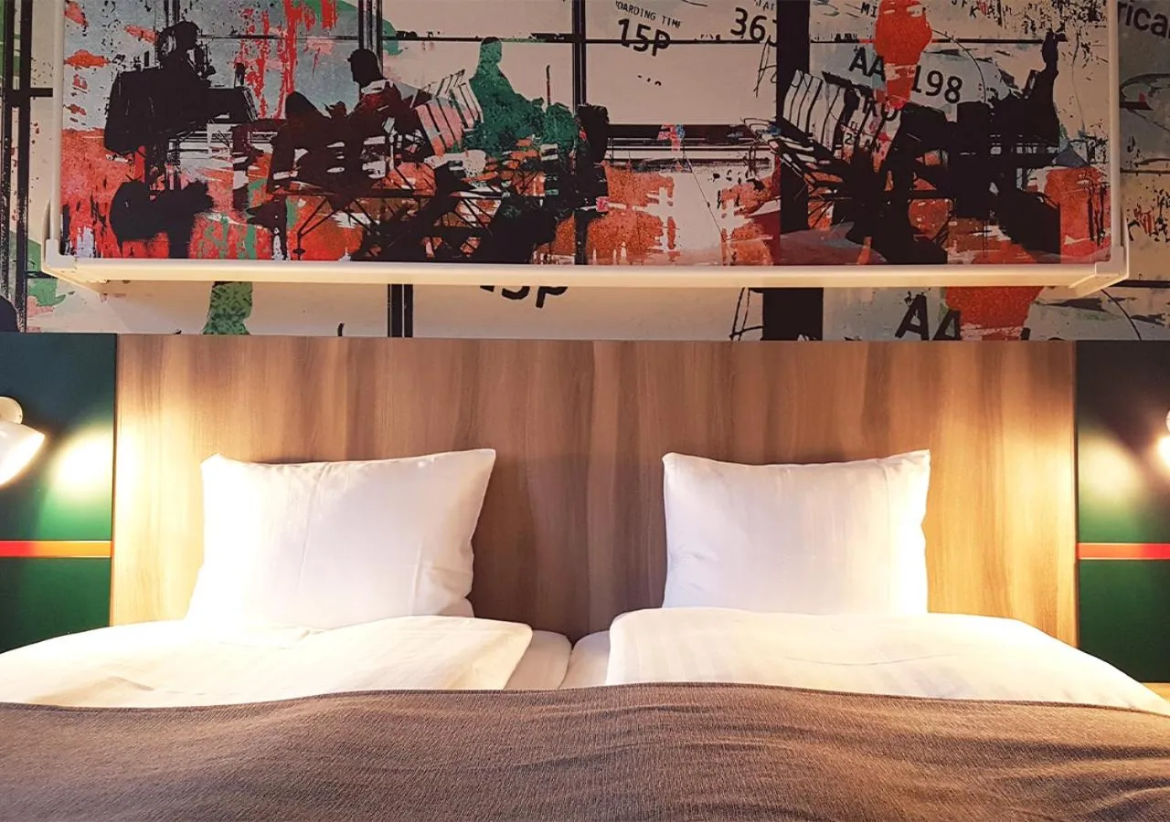 Shower, Bed in Good Morning Arlanda