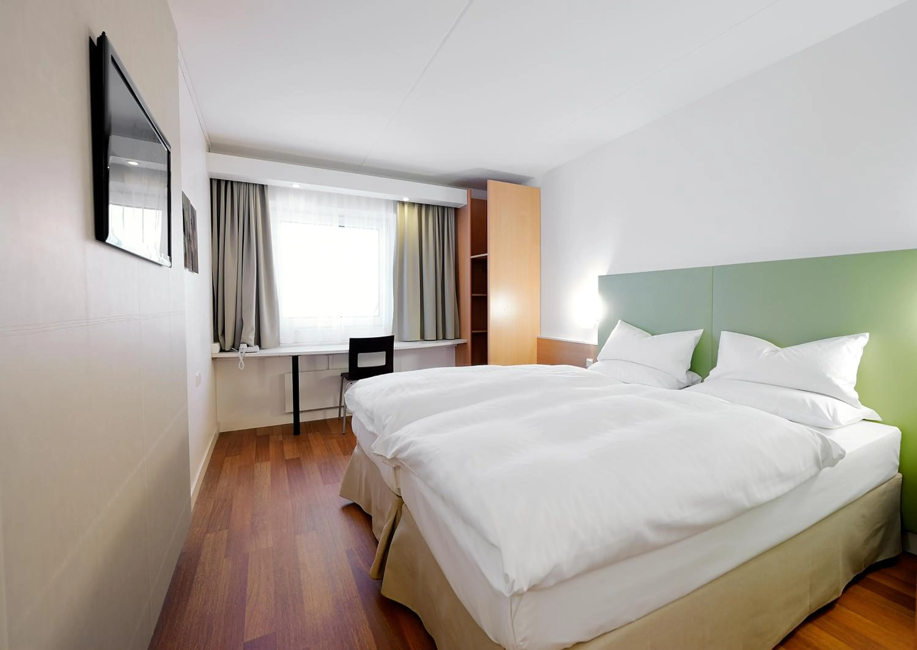 Shower, Bed in Good Morning Arlanda