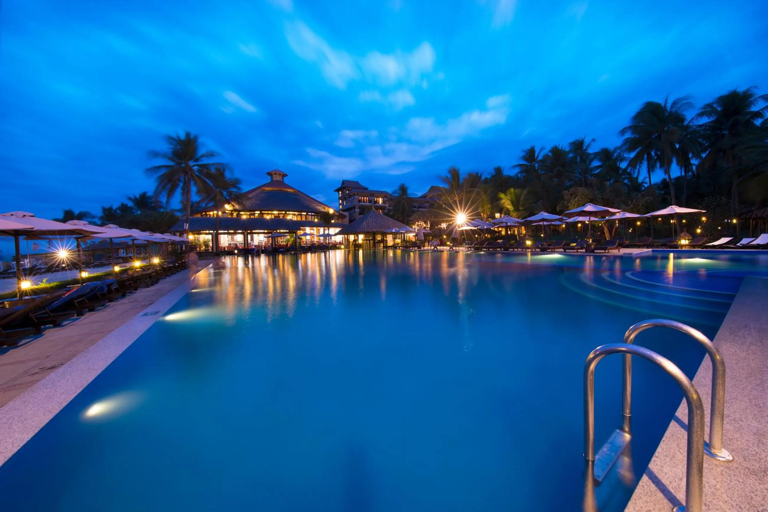 Swimming pool in Seahorse Resort & Spa