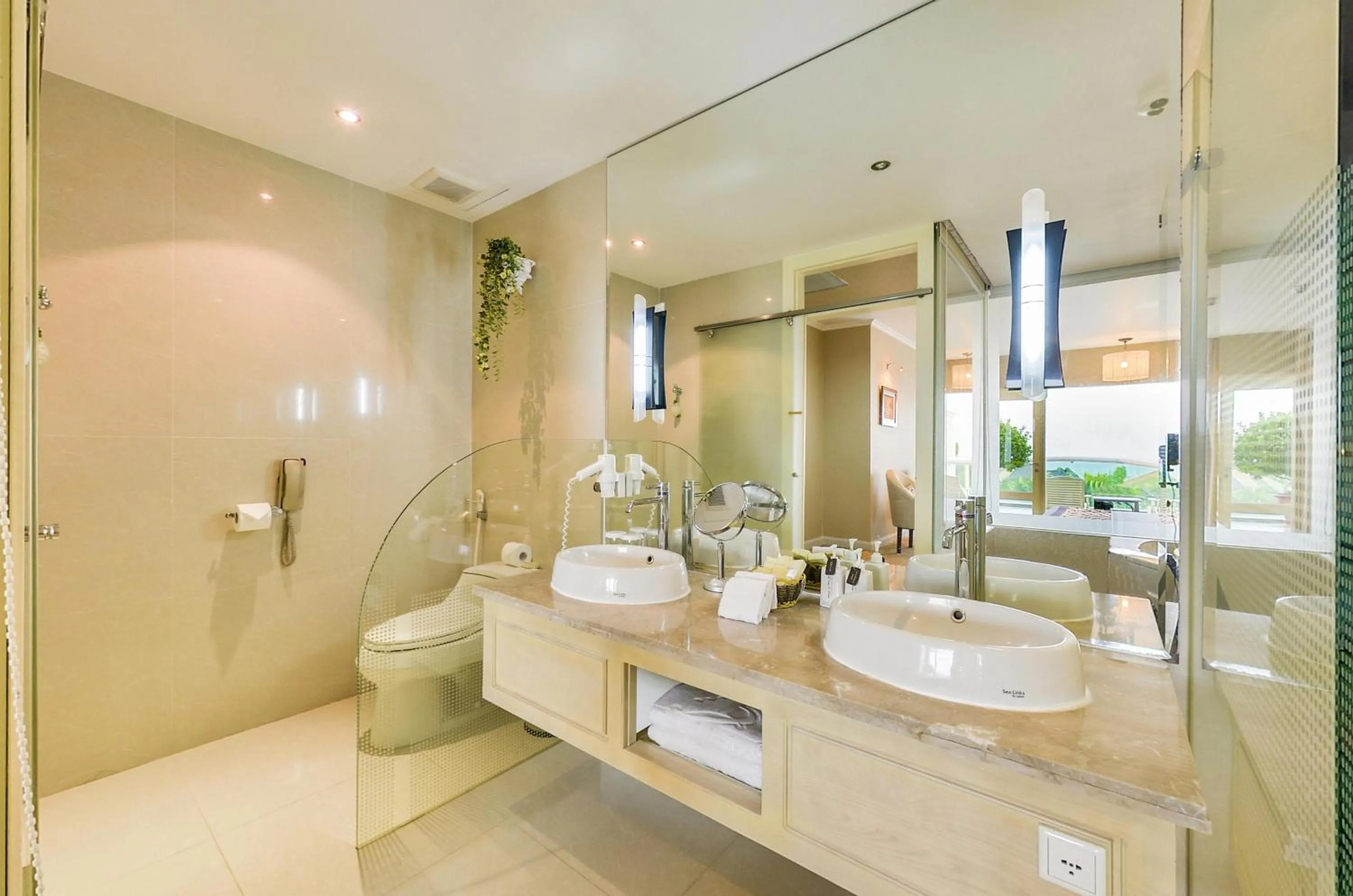 Bathroom in Sea Links Beach Hotel