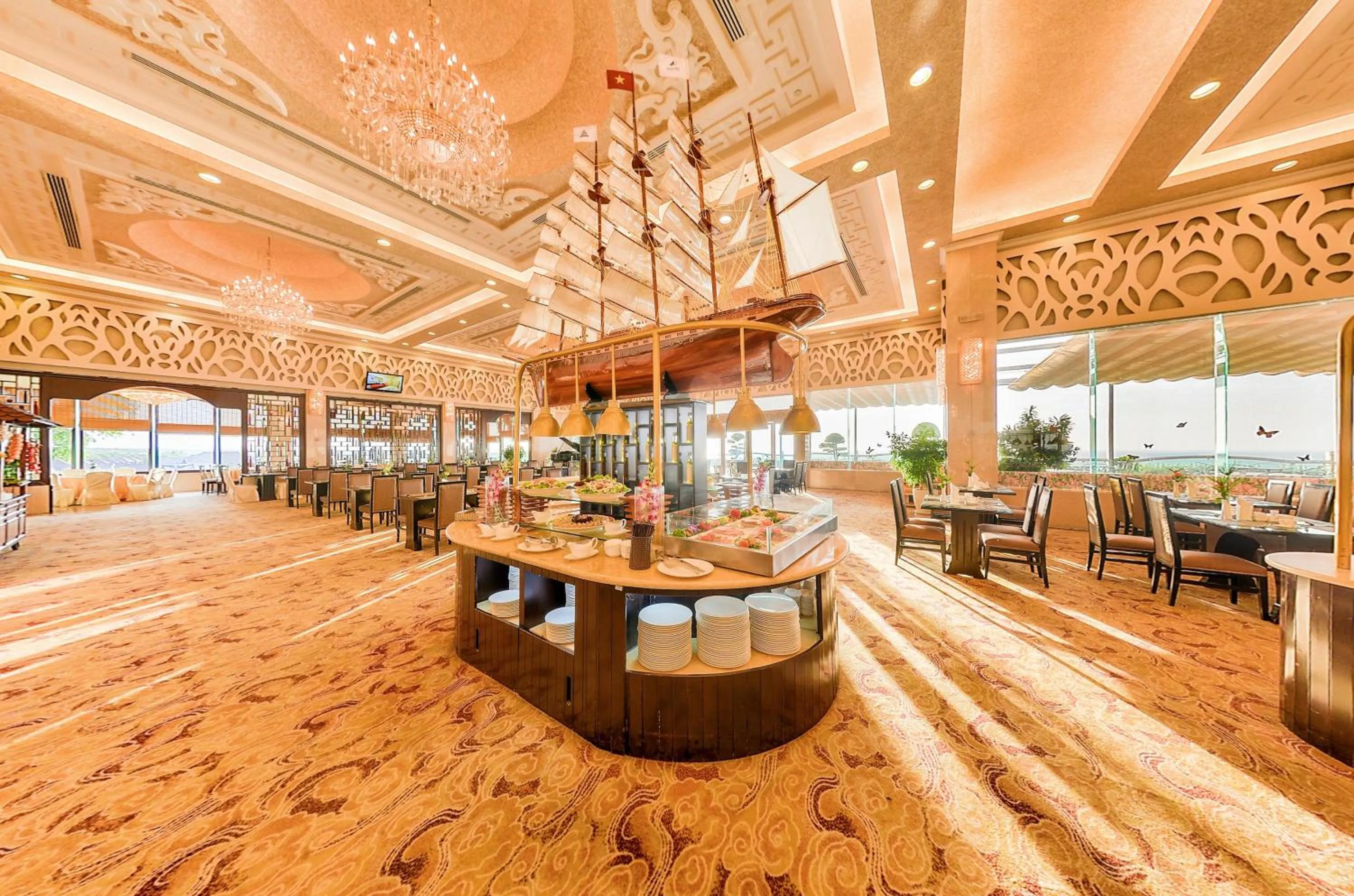 Restaurant/places to eat in Sea Links Beach Hotel