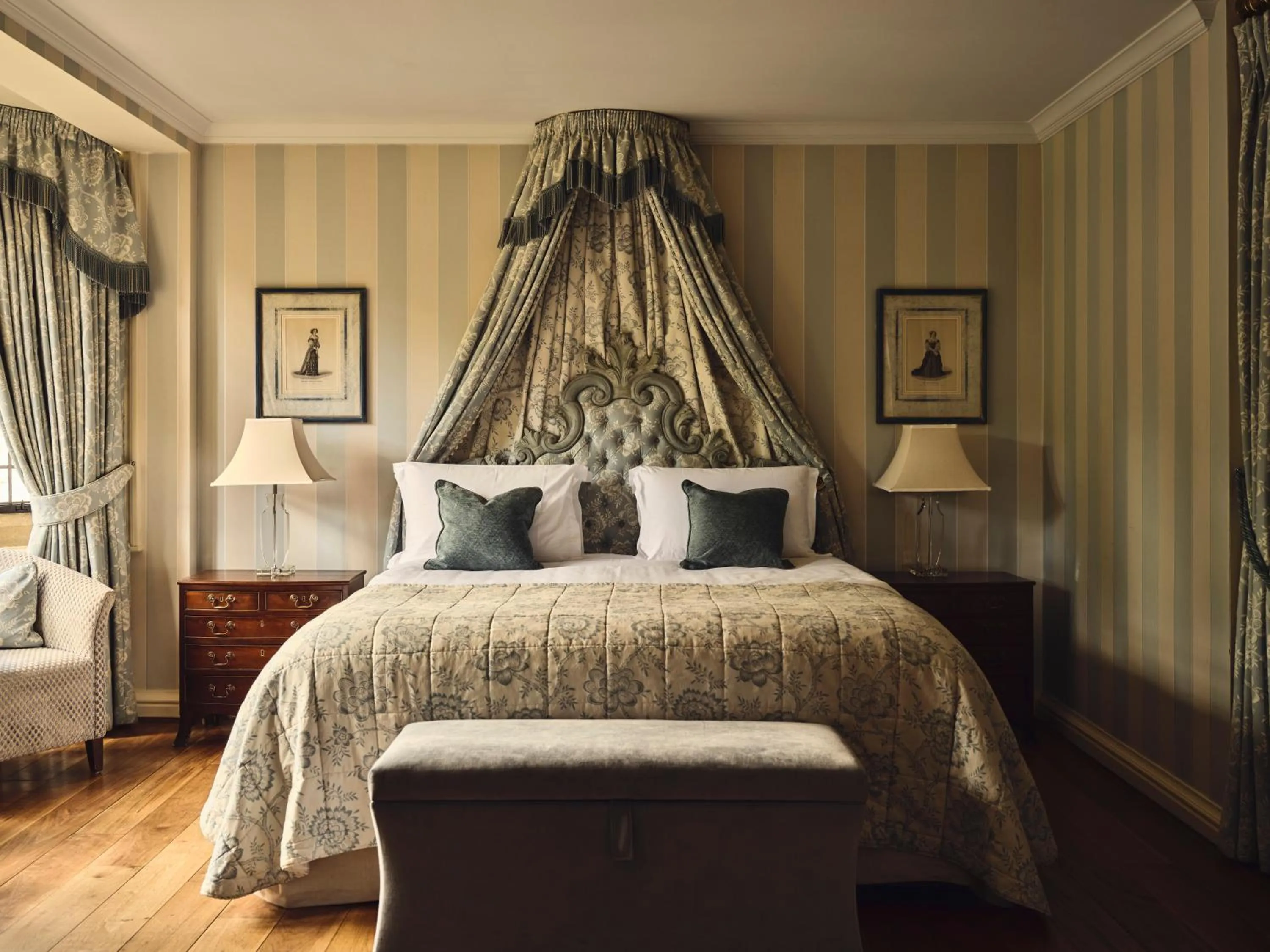 Bed in Le Manoir aux Quat'Saisons, A Belmond Hotel, Oxfordshire