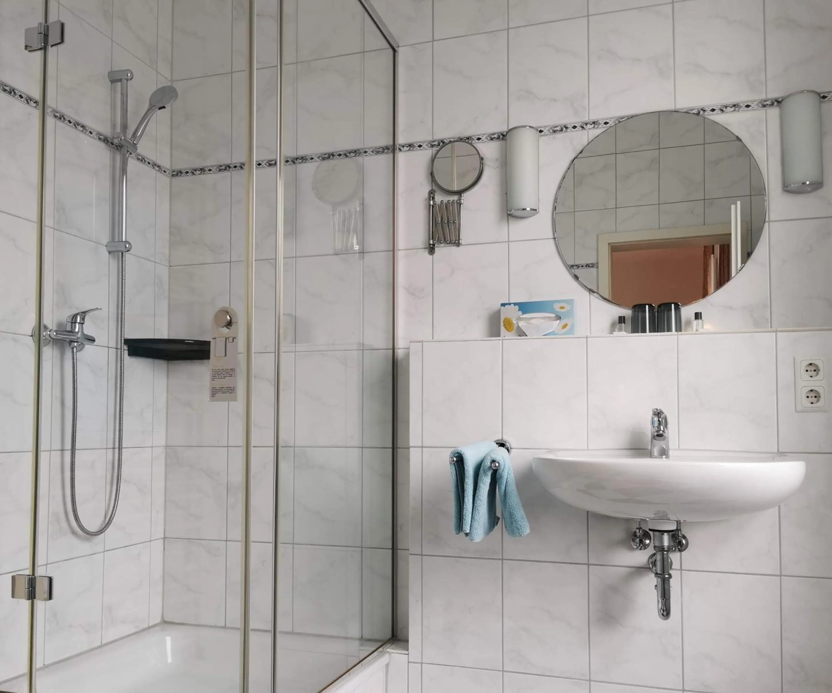 Shower in Hotel Deichvoigt