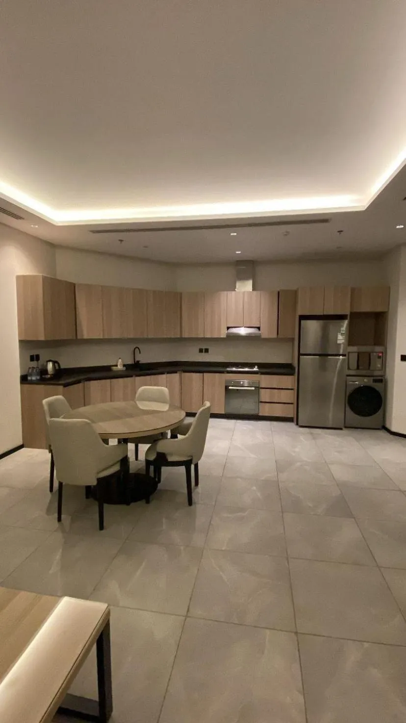 Dining area in Manazel Aldiafah serviced Apartments AlSulymaniyah