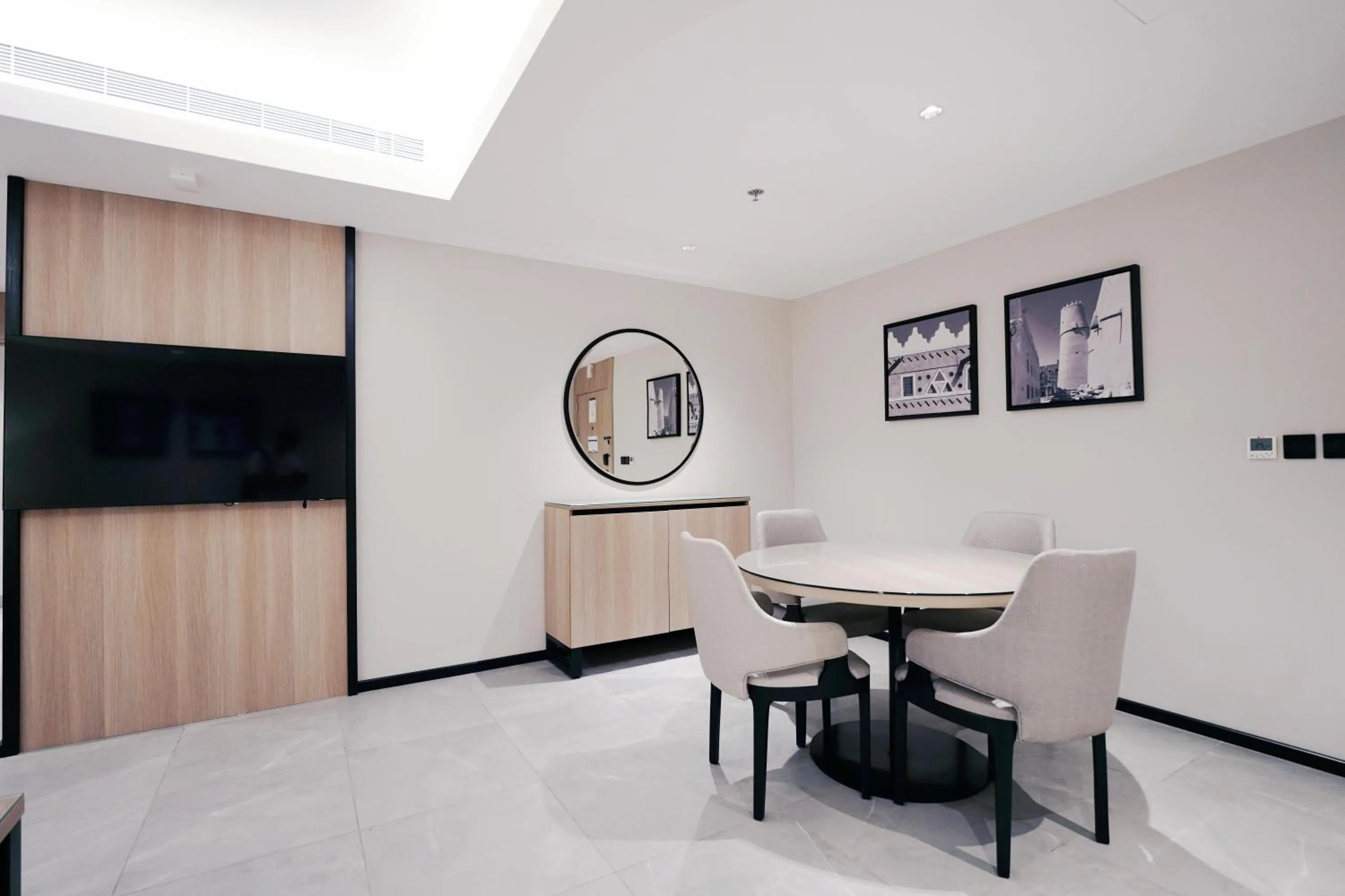 Dining area in Manazel Aldiafah serviced Apartments AlSulymaniyah