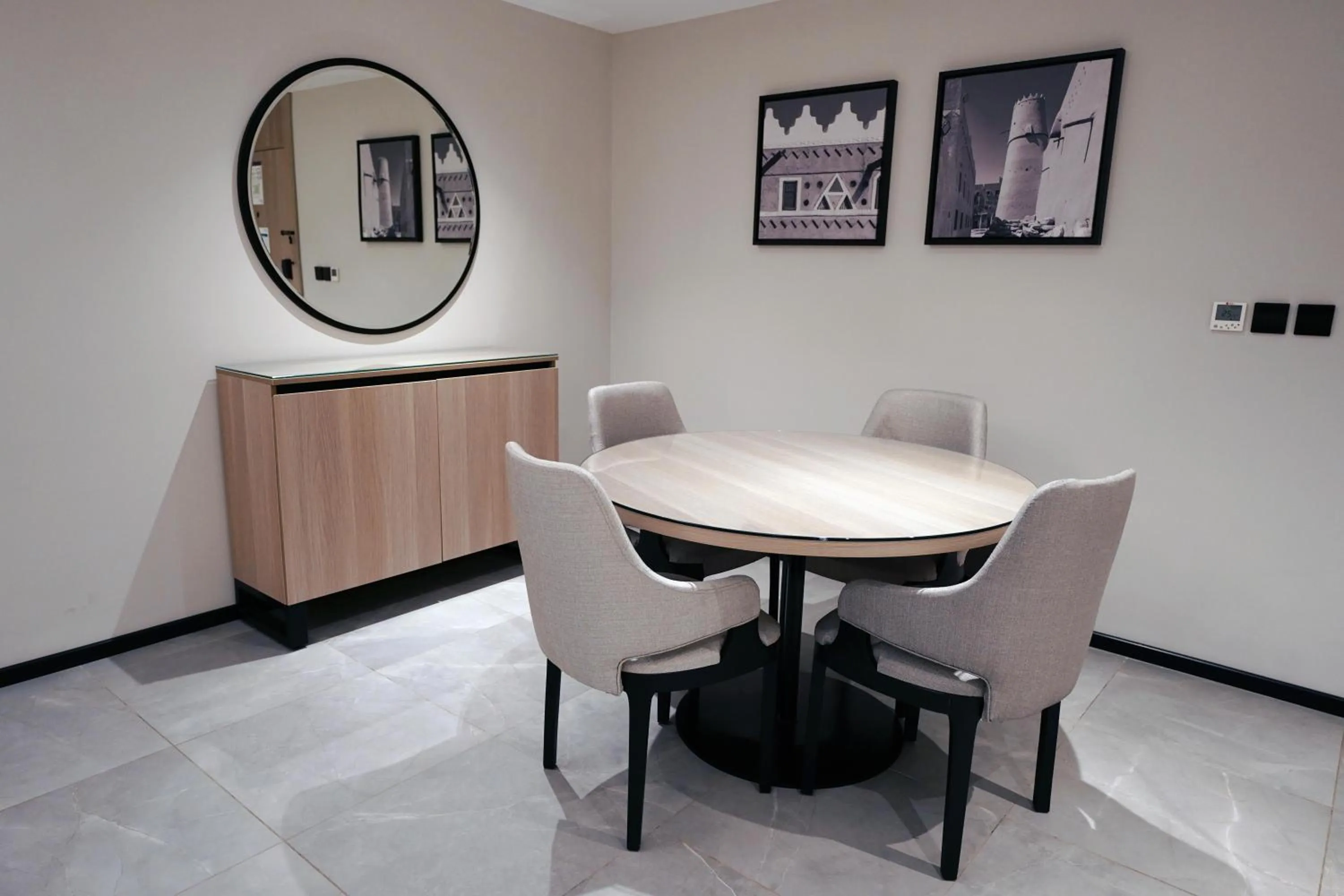 Dining area in Manazel Aldiafah serviced Apartments AlSulymaniyah