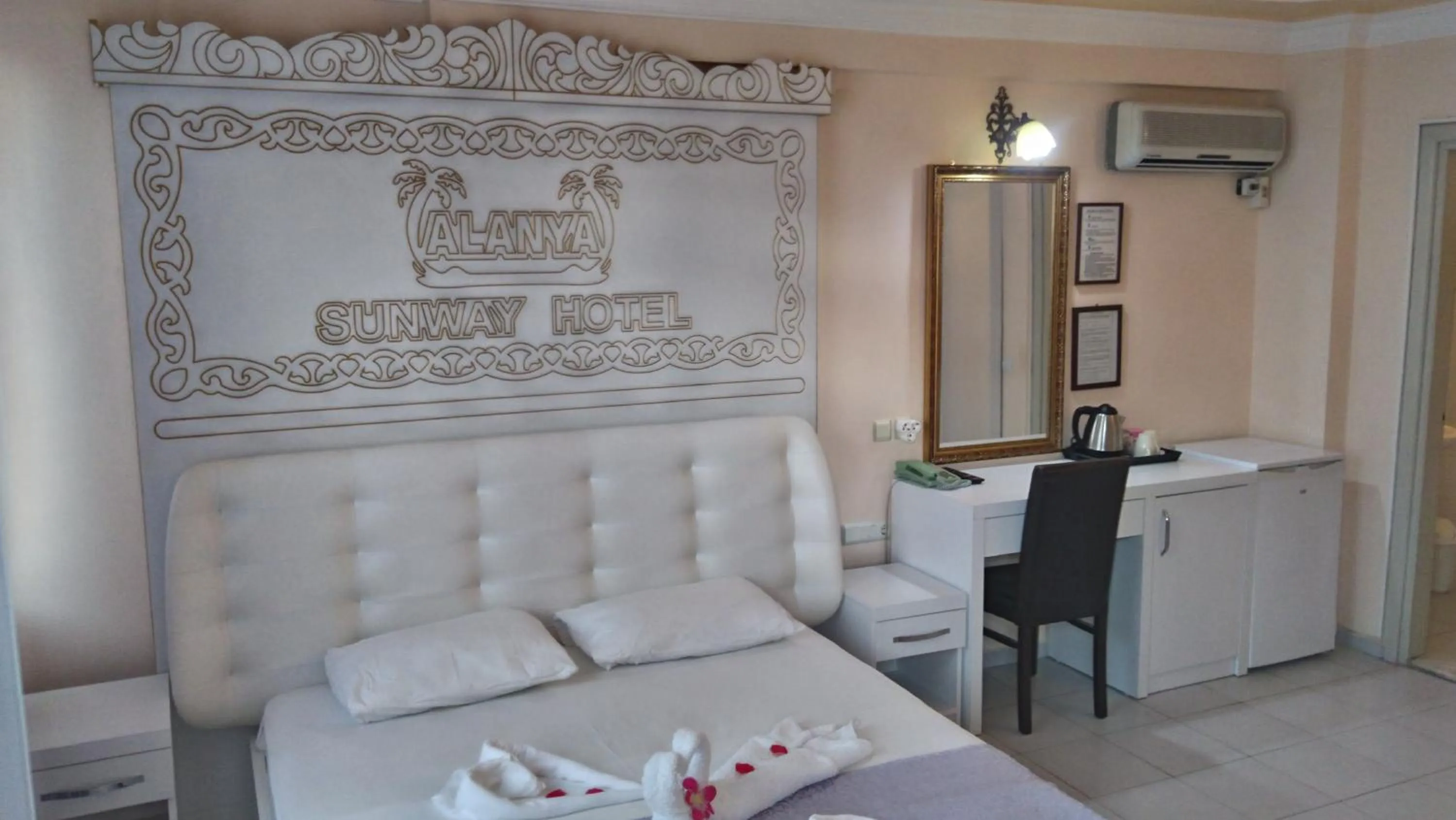 Photo of the whole room, Bed in Sunway Hotel