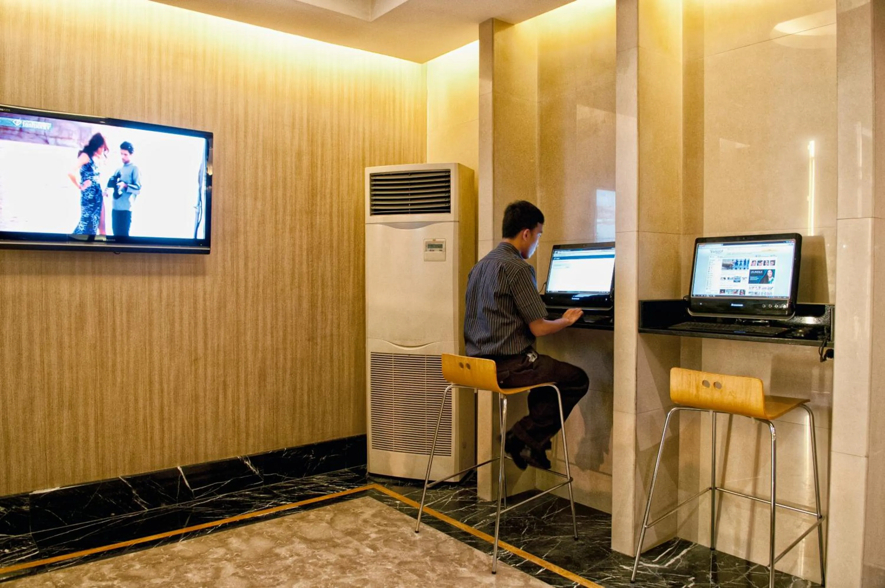 Business facilities in Grand Sakura Hotel