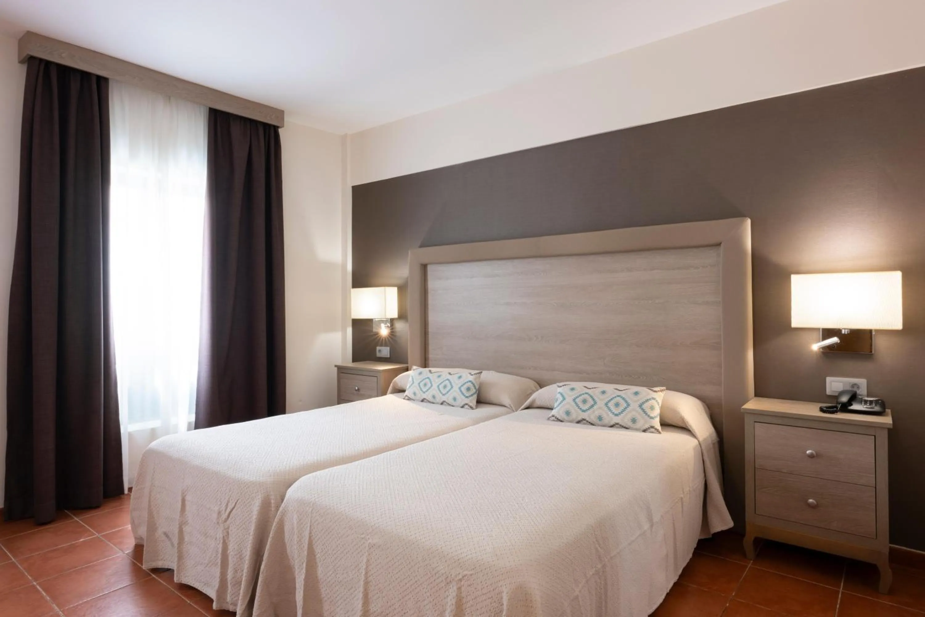 Photo of the whole room, Bed in GF Isabel