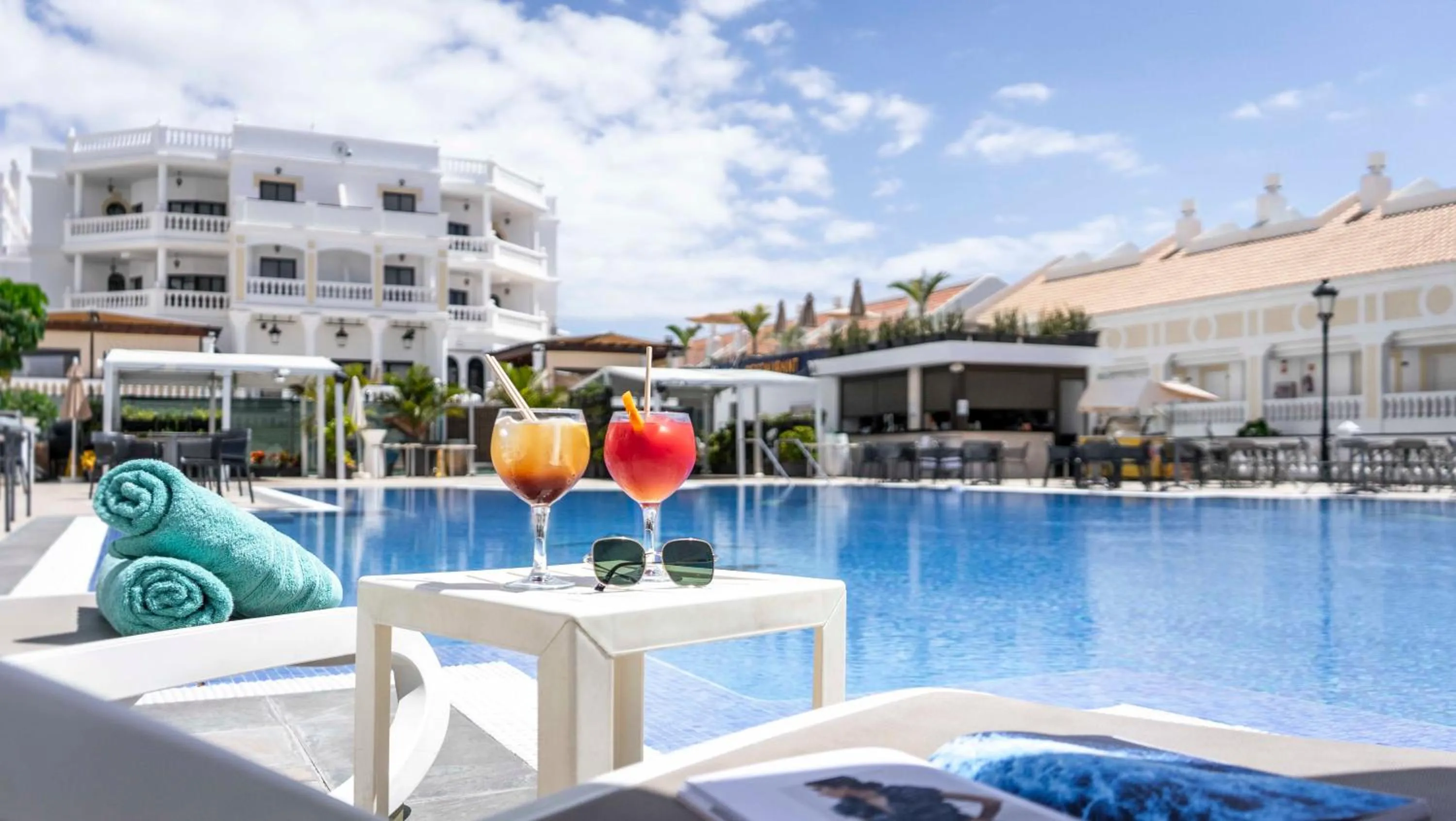 Ona Hollywood Mirage