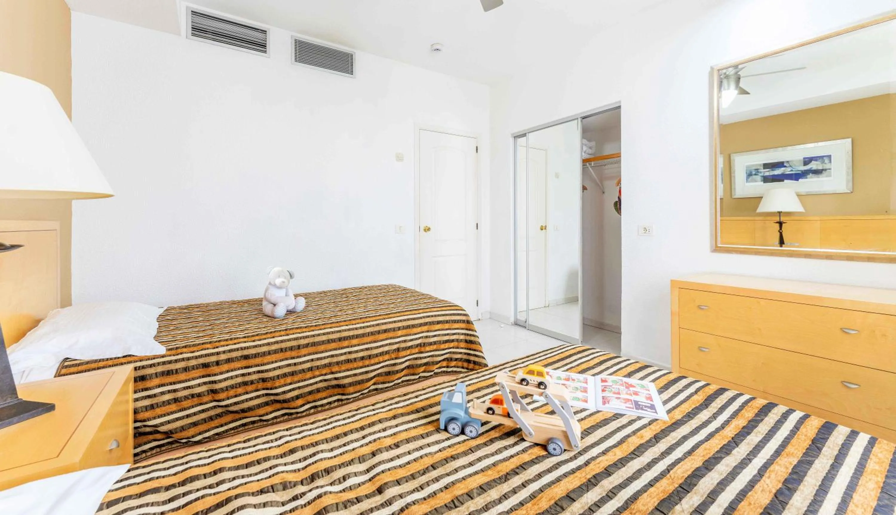 Bedroom, Bed in Ona Hollywood Mirage