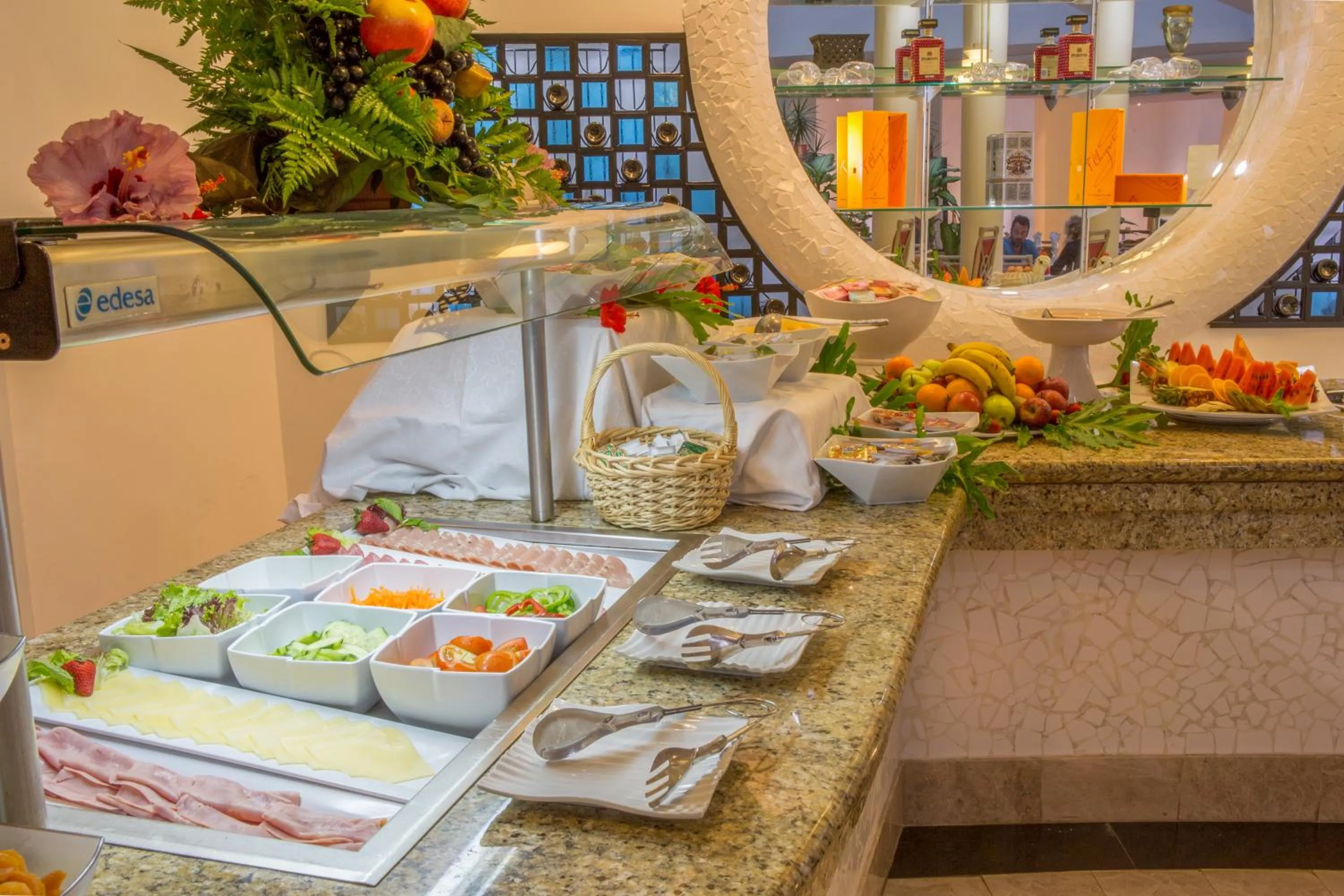 On site in Ona Hollywood Mirage