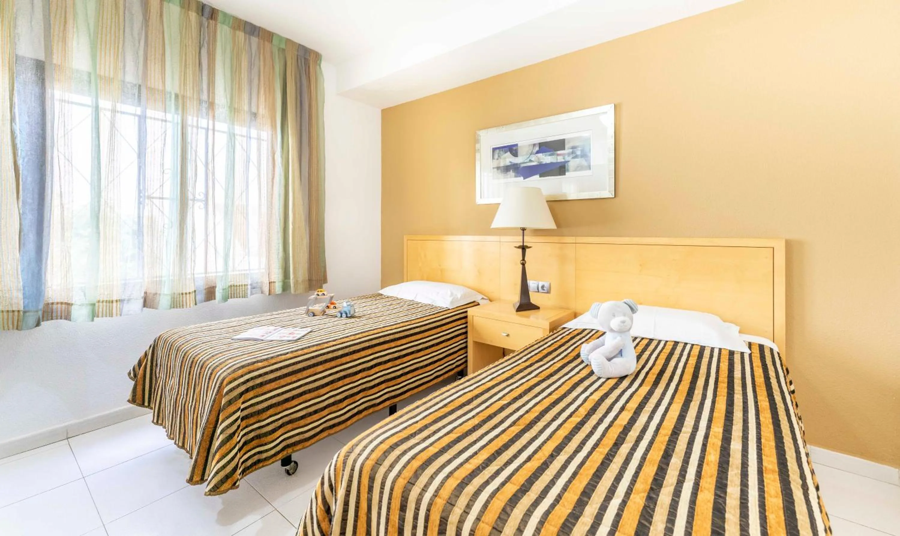 Bedroom, Bed in Ona Hollywood Mirage