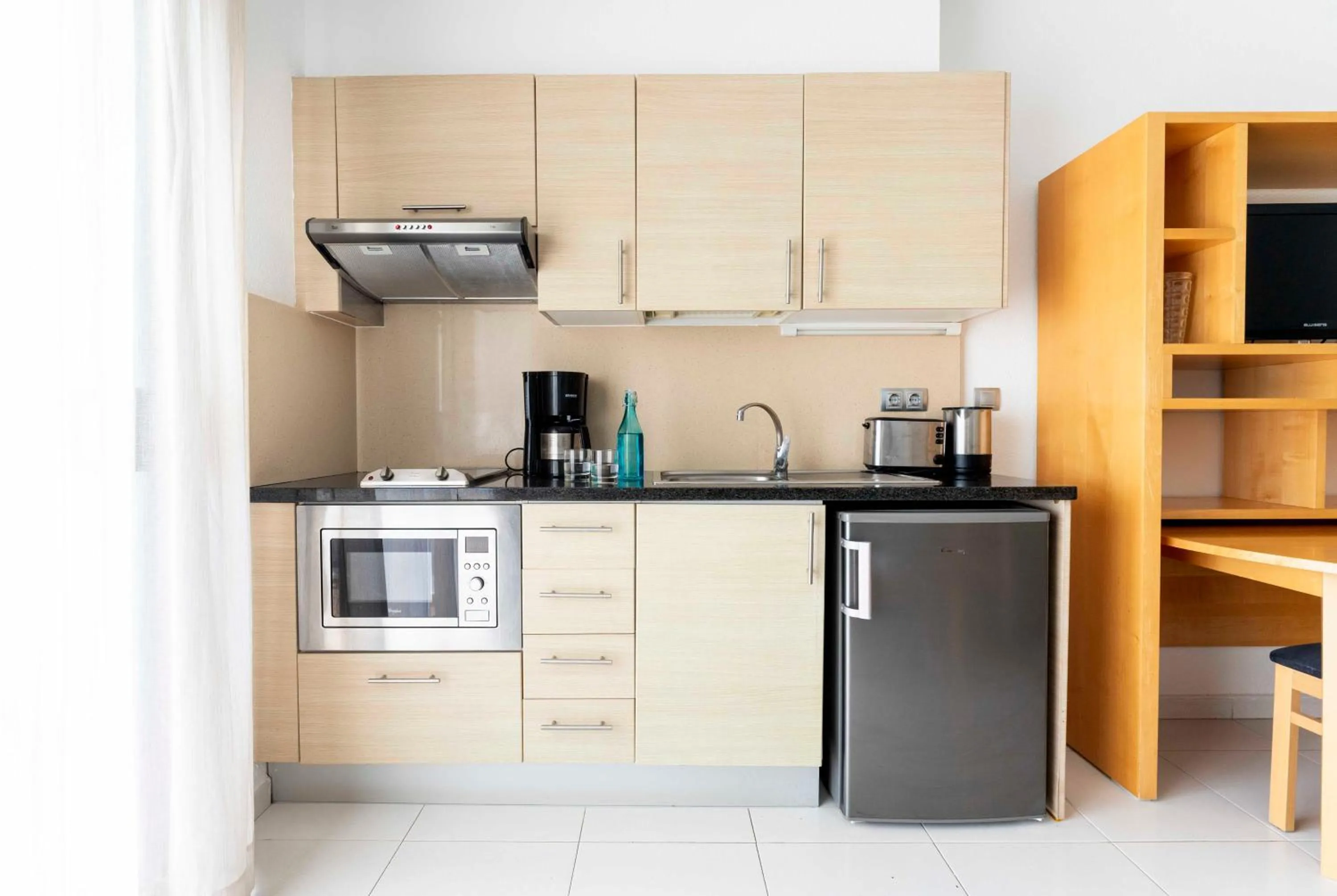 kitchen in Ona Hollywood Mirage