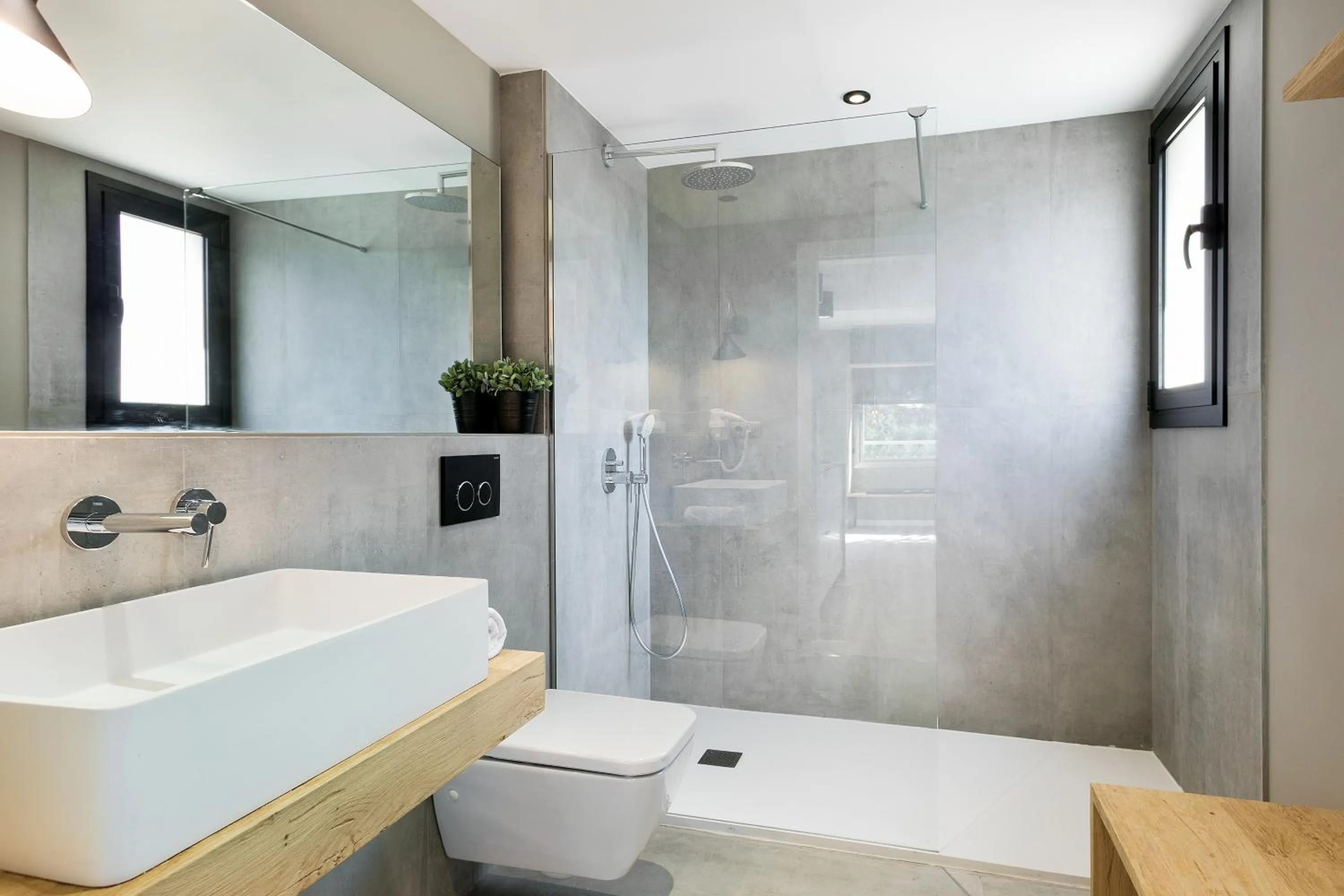 Bathroom in Apartamentos Porta Coeli