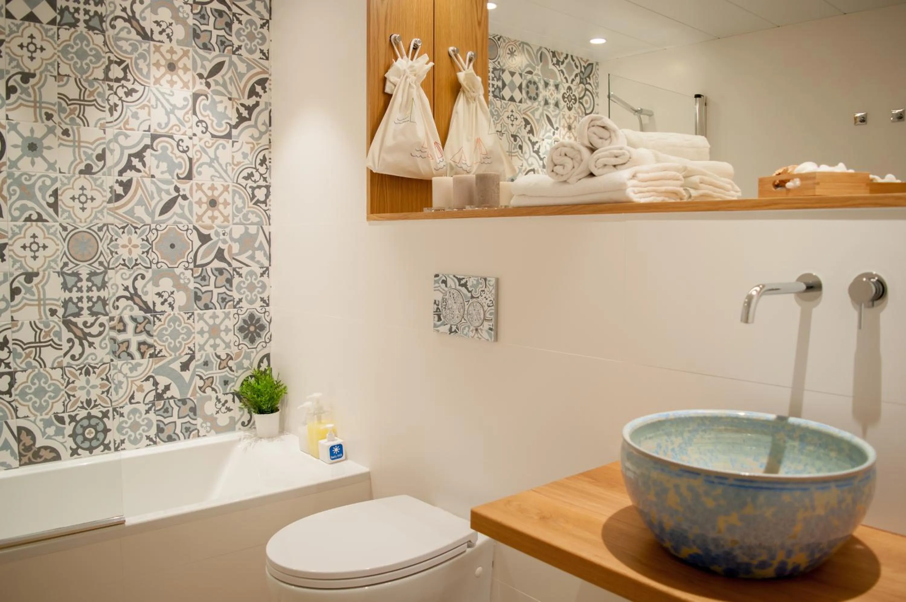 Bathroom in Apartamentos Porta Coeli