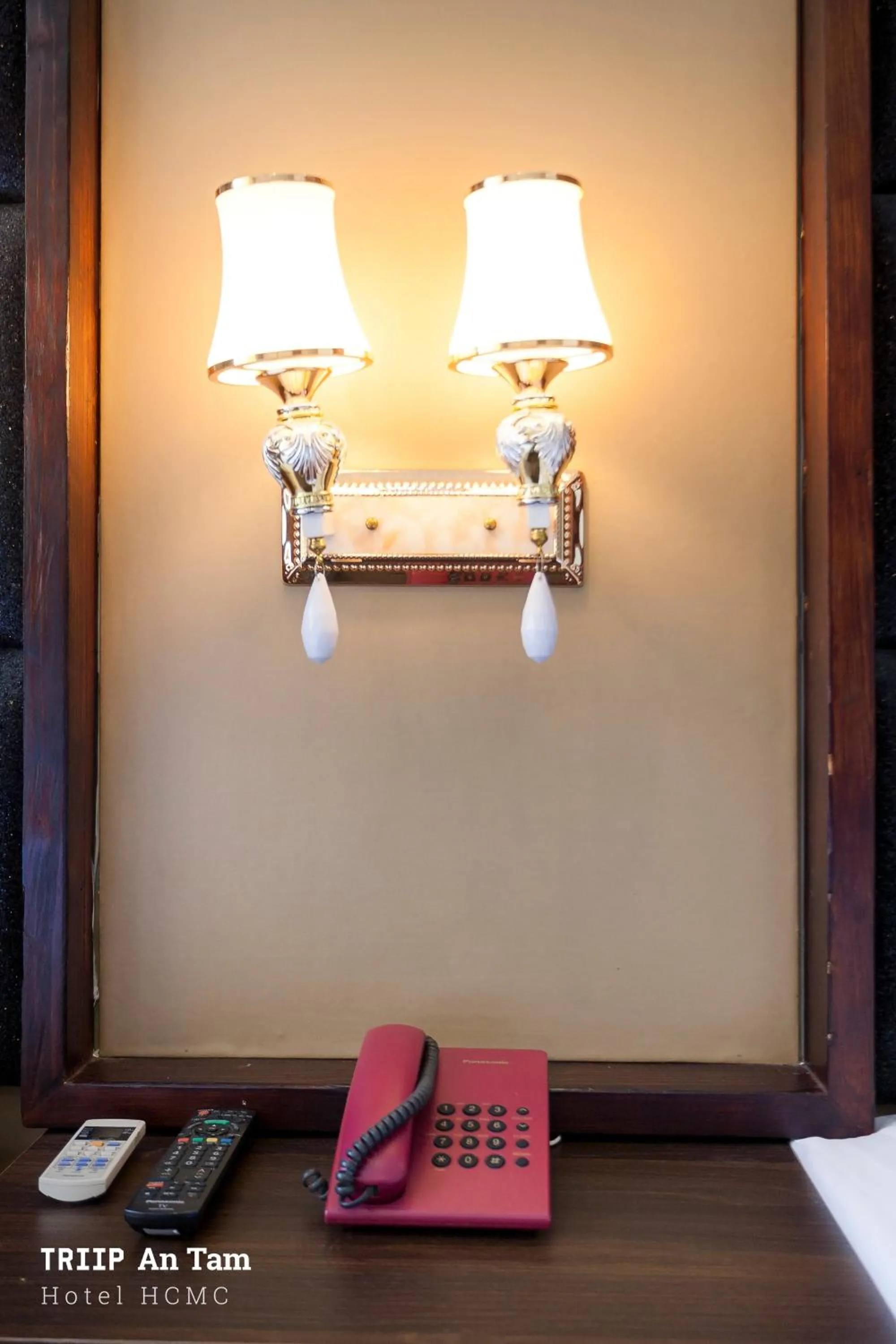 Text overlay in Mays Hotel- Ben Thanh