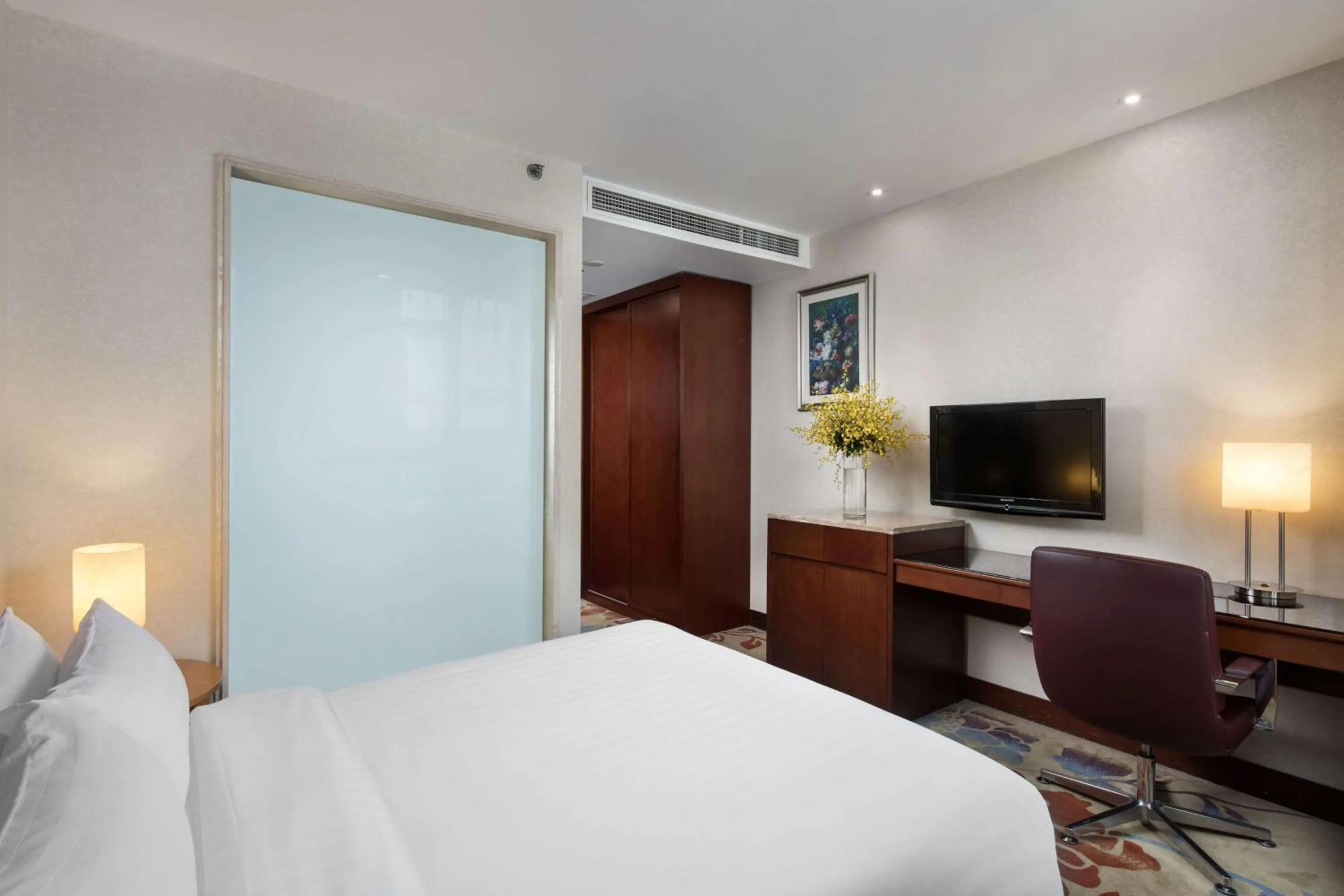 Photo of the whole room, Bed in Ramada by Wyndham Beijing Airport