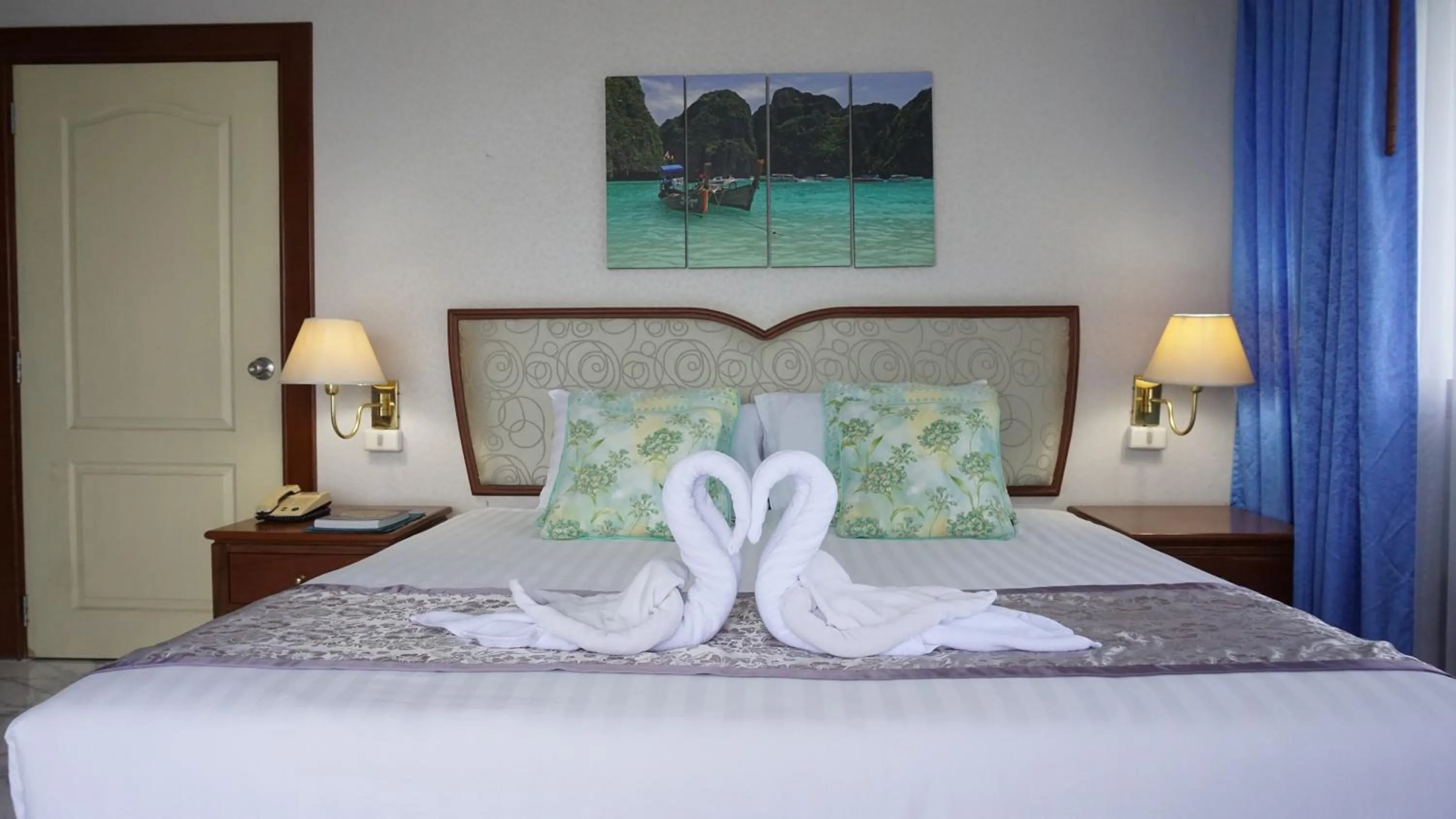 Bed in Wattana Park Hotel