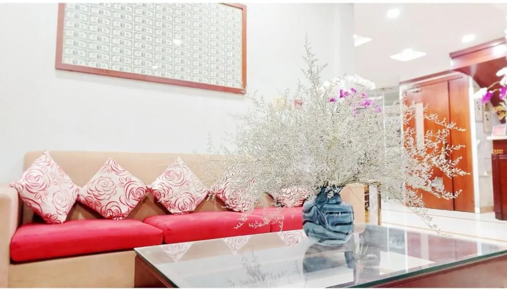 Communal lounge/ TV room in Kim Yen Hotel