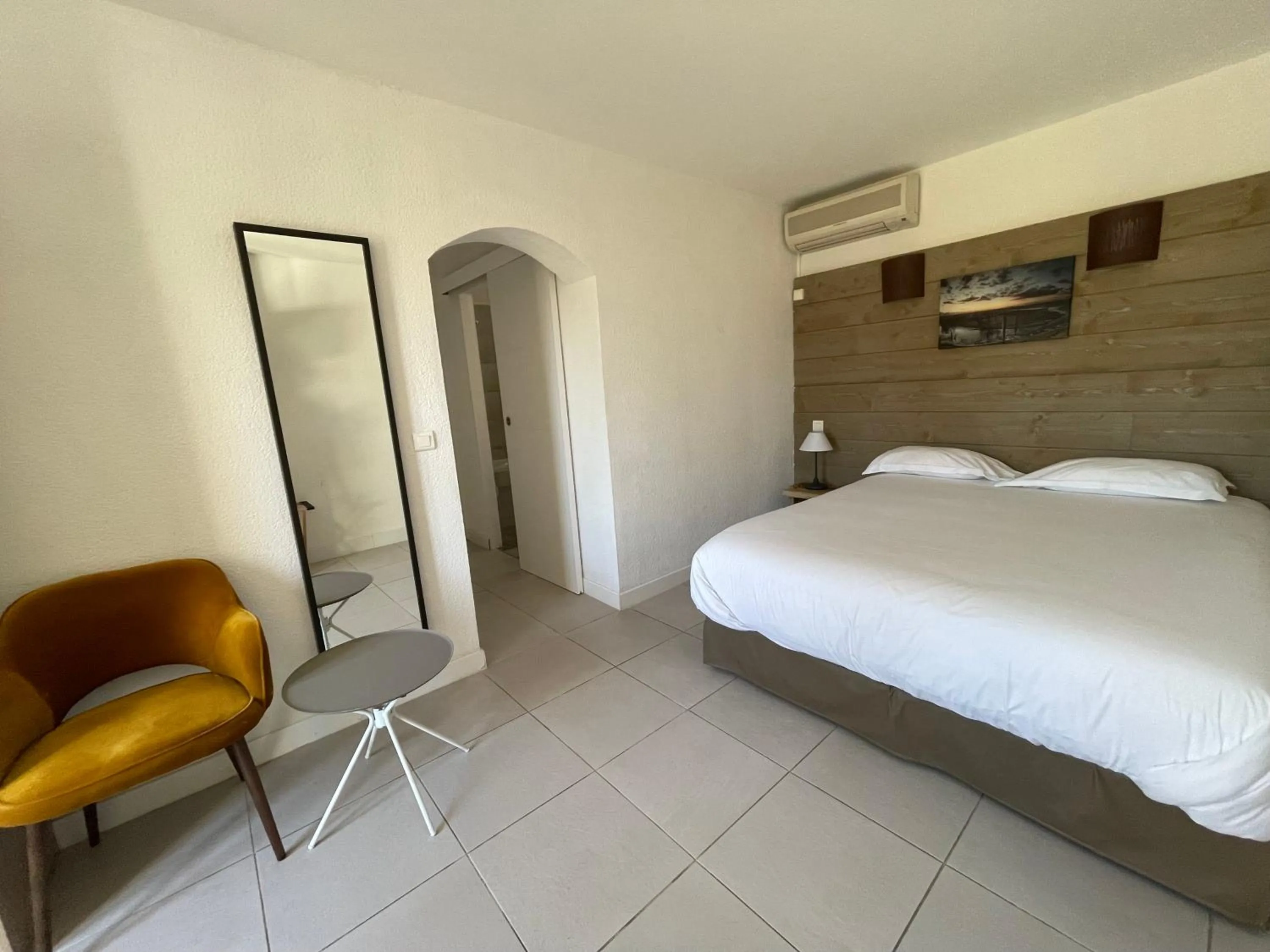 Bed in Mas Des Salicornes