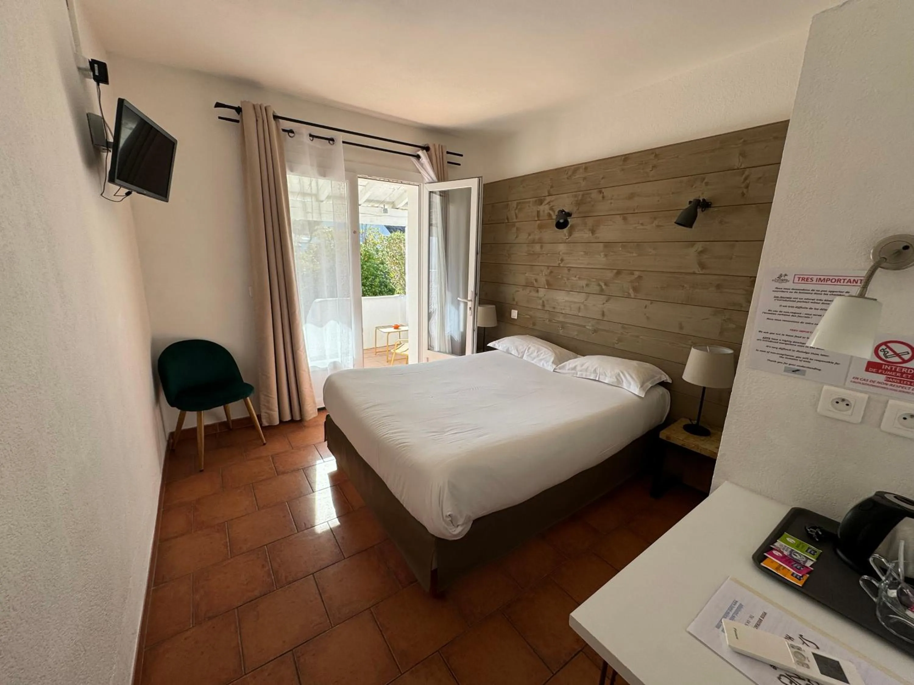 Bed in Mas Des Salicornes