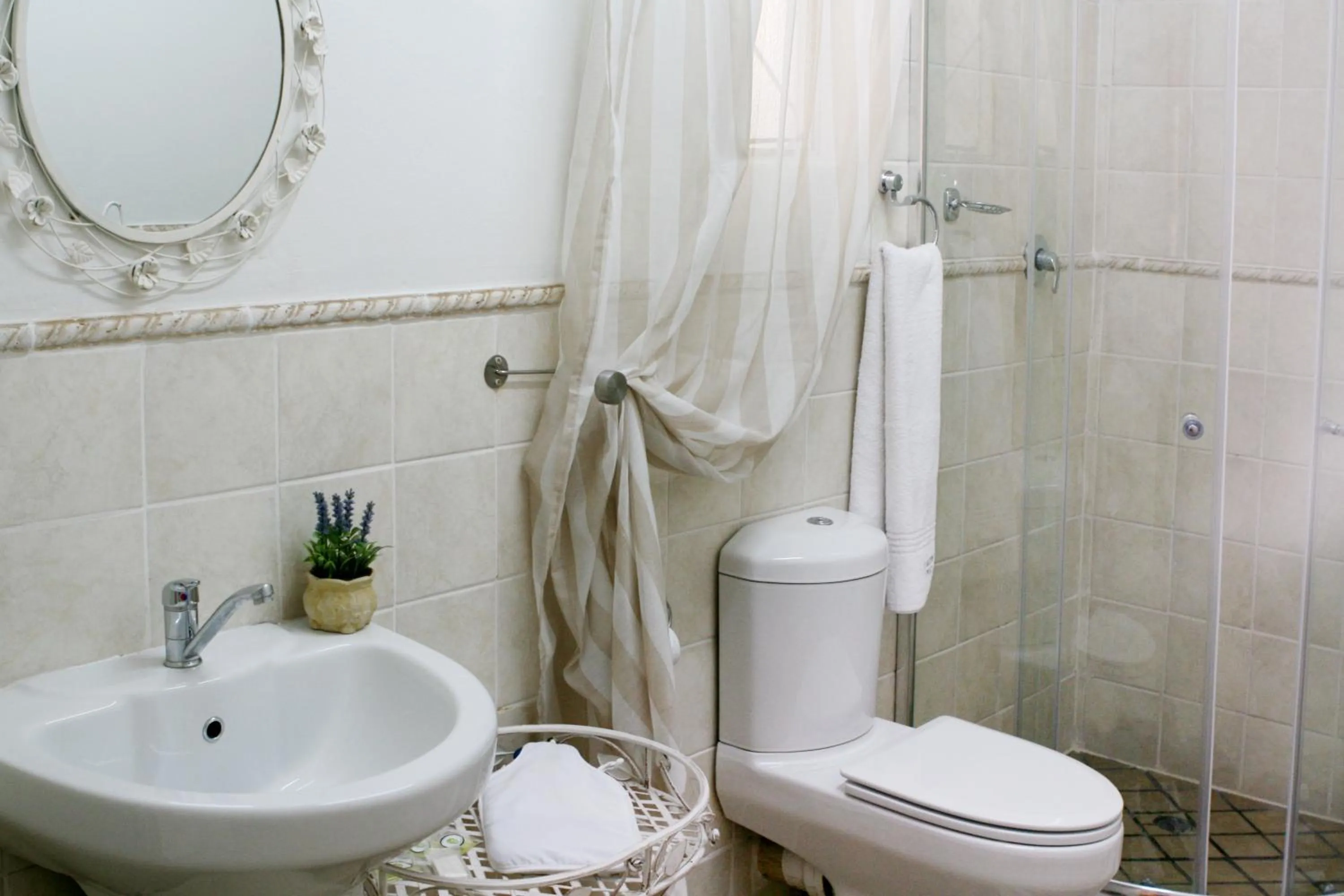 Bathroom in Lockerbie Lodge