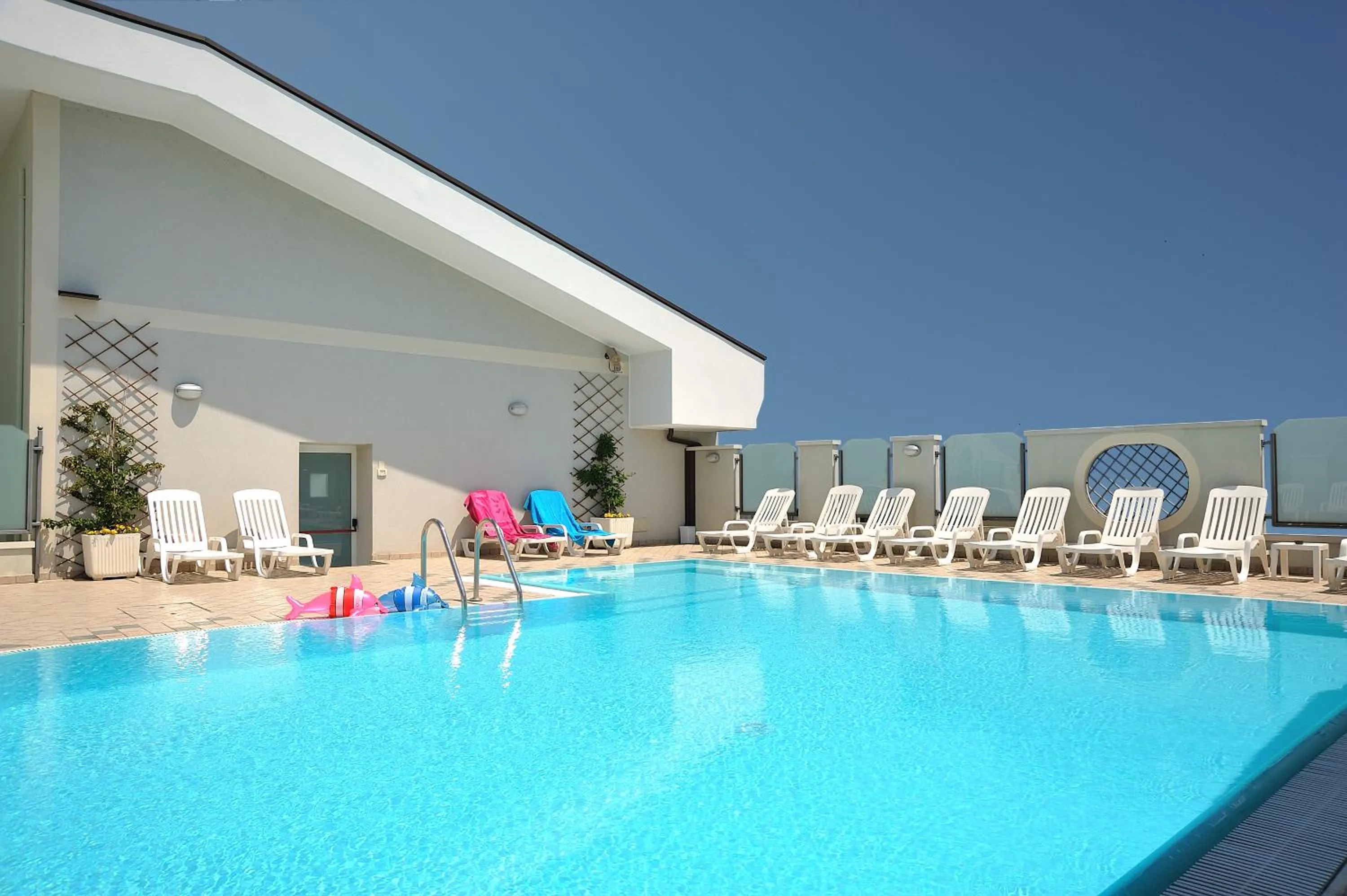 Swimming pool in Hotel Principe