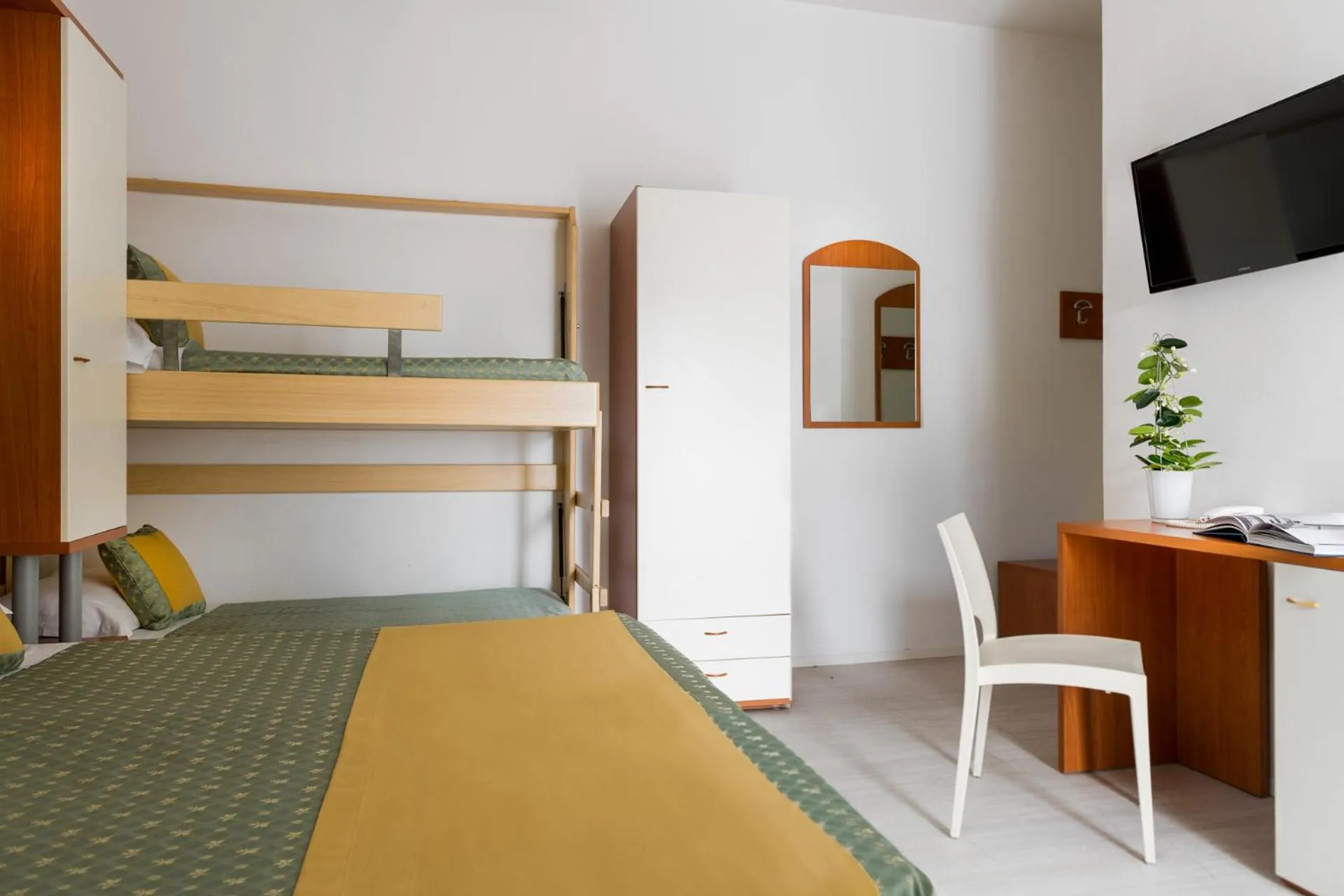 bunk bed, Bed in Hotel Principe