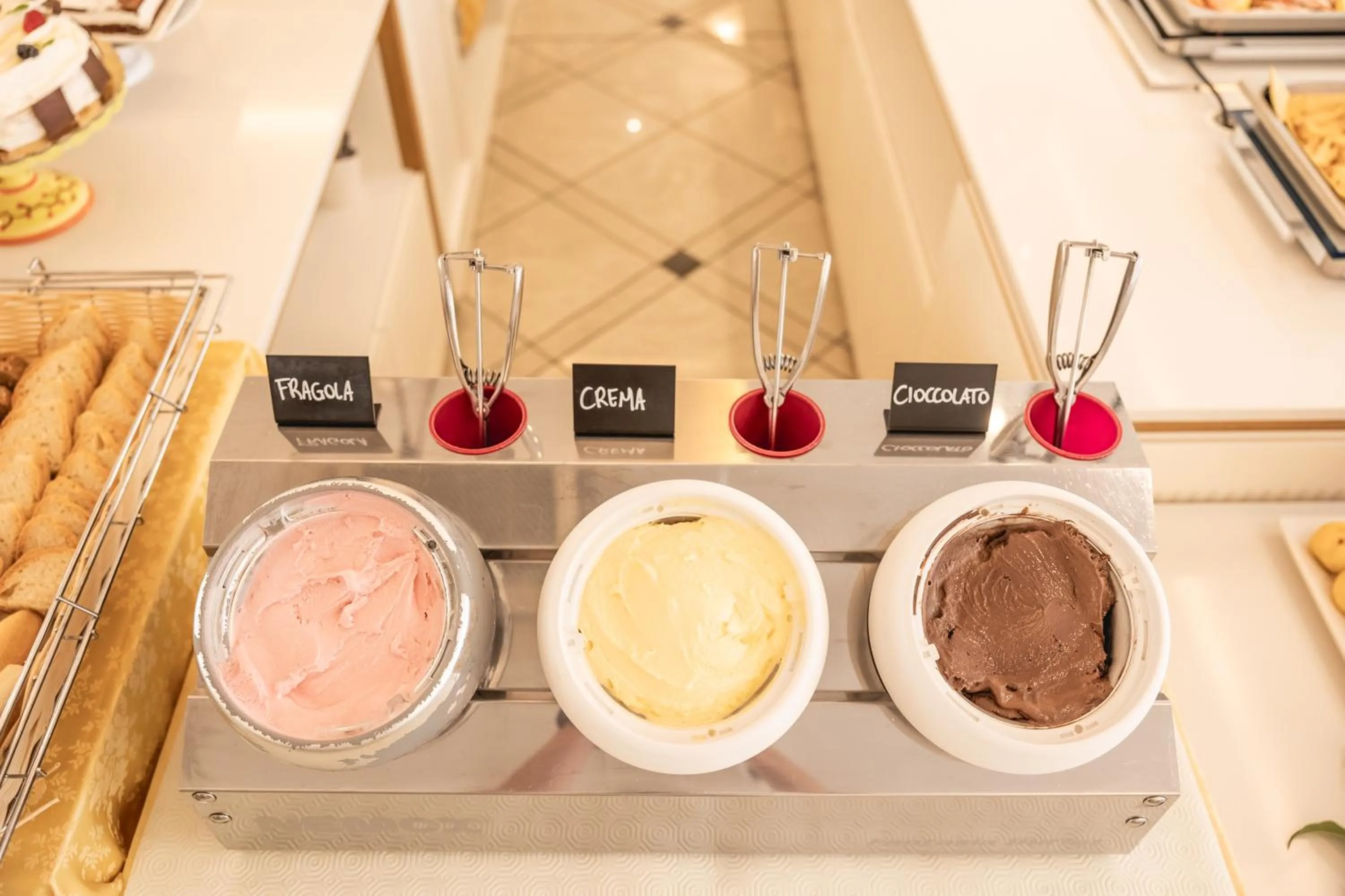 Restaurant/places to eat in Hotel Principe