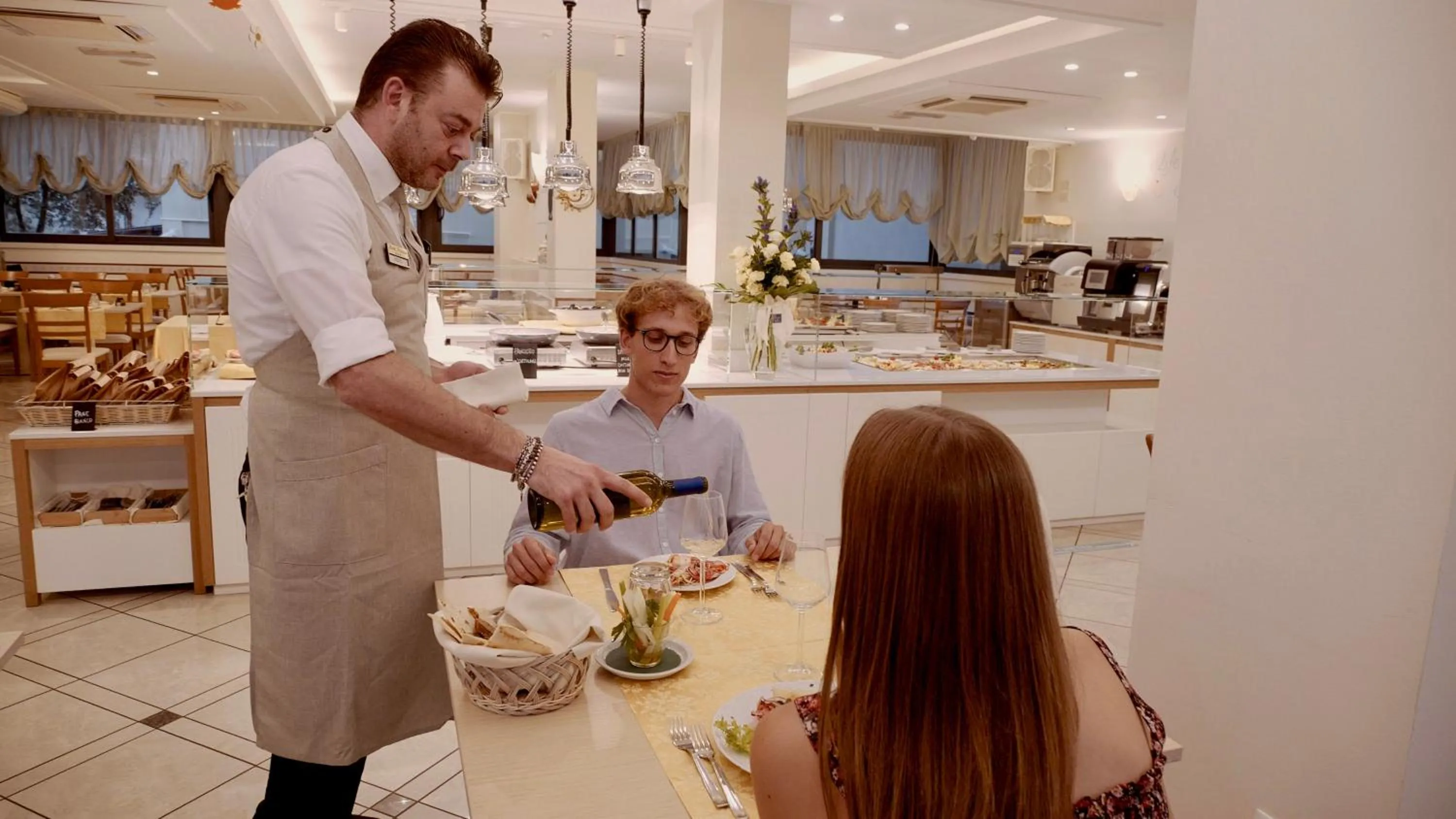 Restaurant/places to eat in Hotel Principe