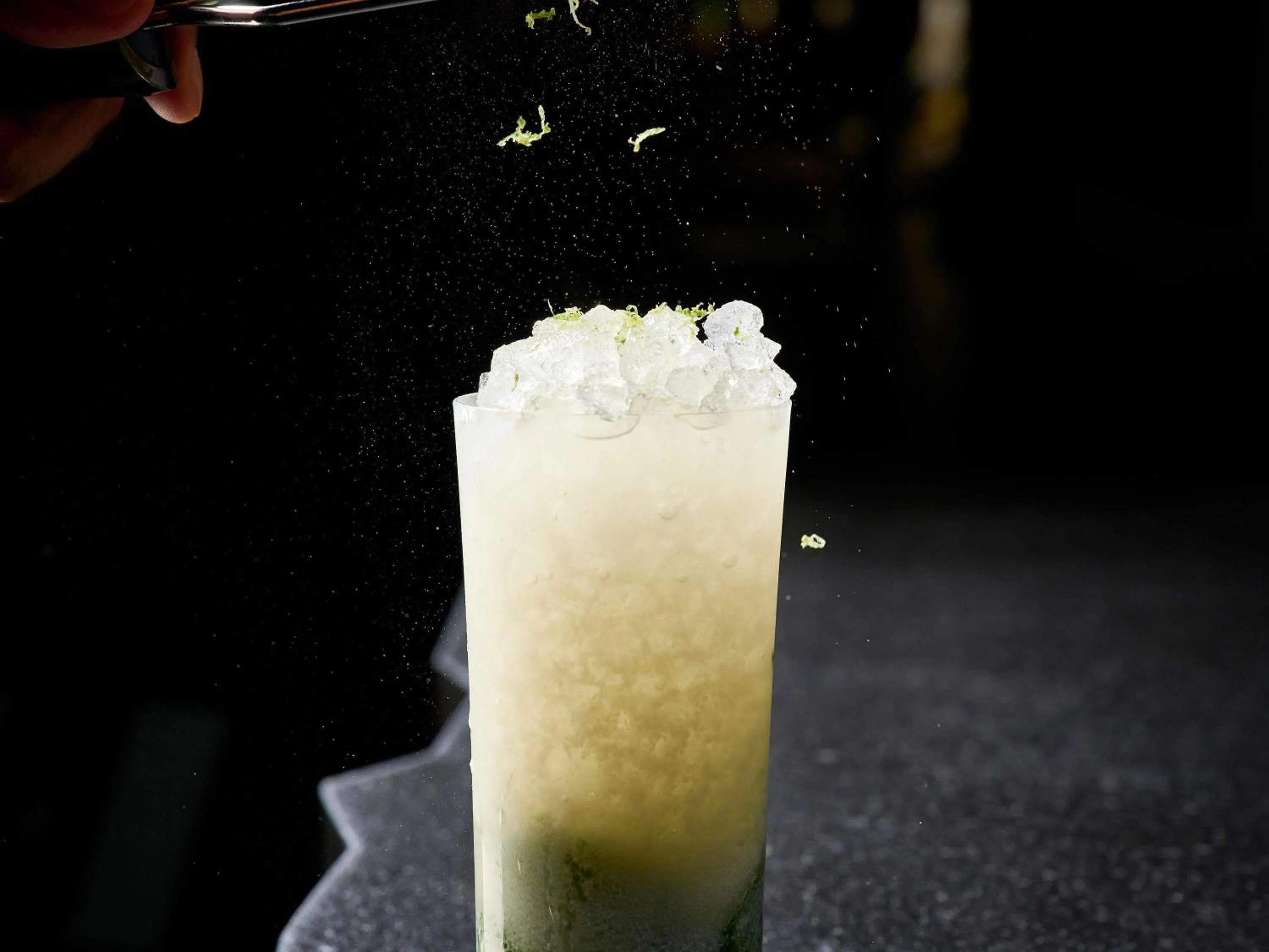 Lounge or bar in Pullman Paris Montparnasse