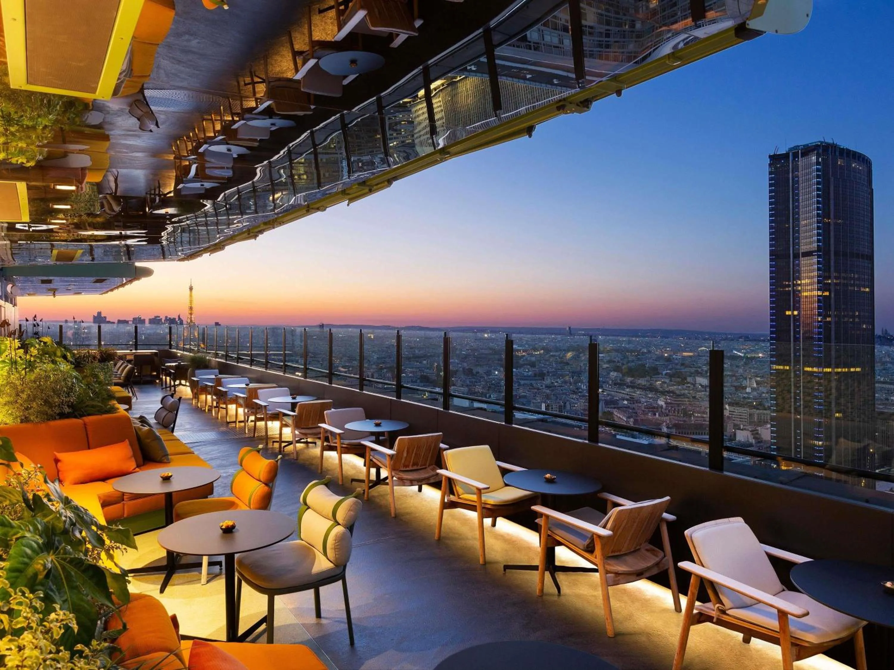 Restaurant/places to eat in Pullman Paris Montparnasse