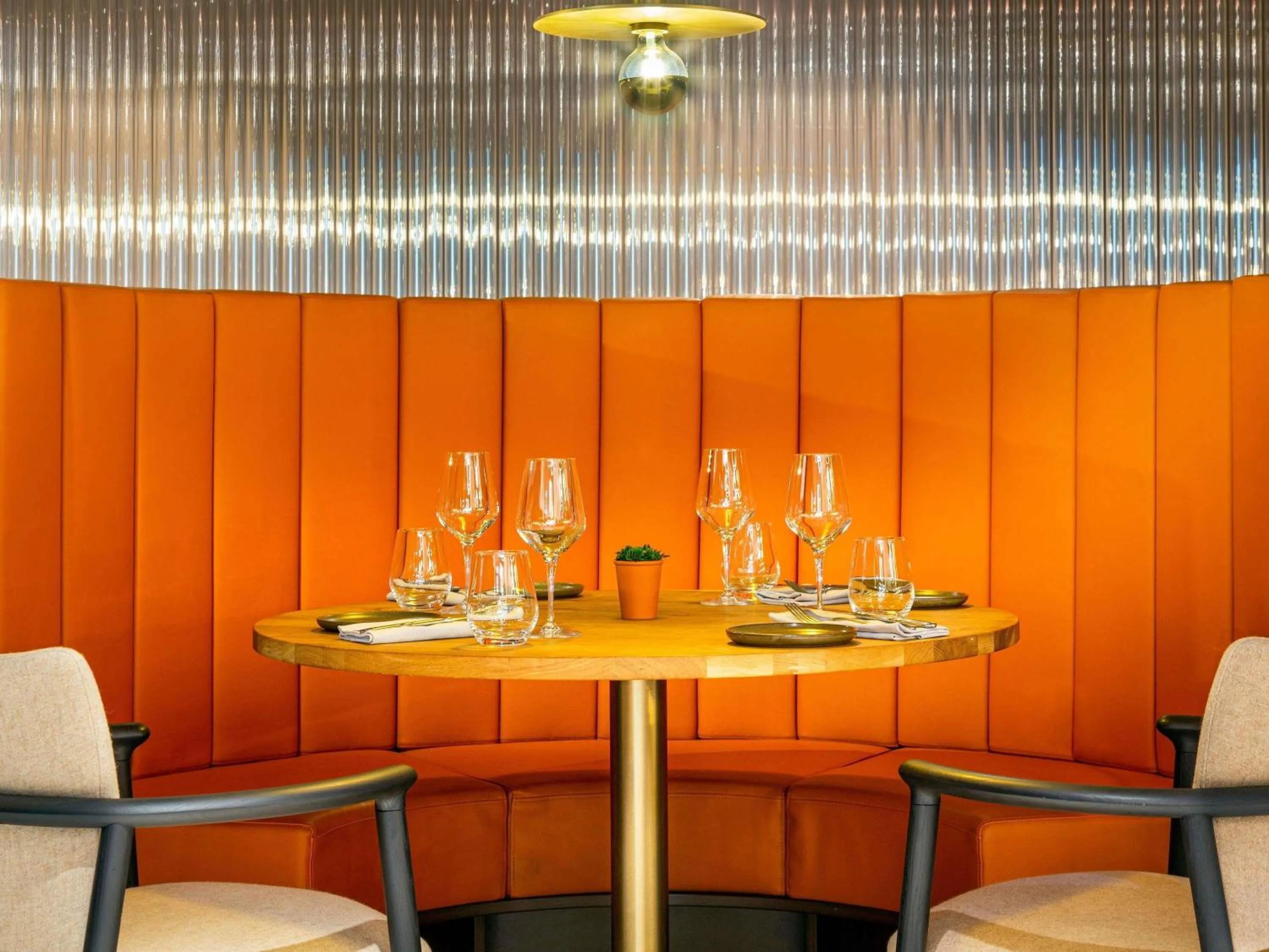 Restaurant/places to eat in Pullman Paris Montparnasse